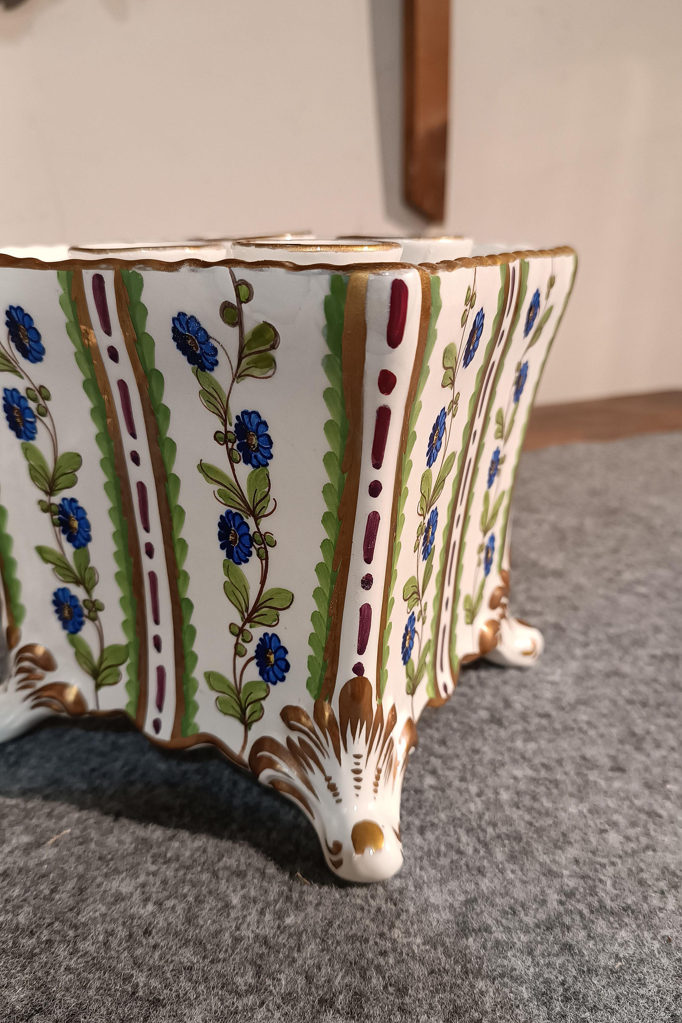 19th Century PAIR OF EARLY 19th CENTURY POLYCHROME PORCELAIN FLOWER VASE For Sale