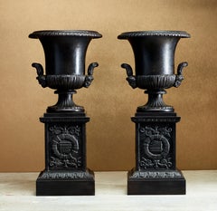 Paire de vases en fonte de Prusse du début du 19ème siècle - Urnes Fer de Berlin