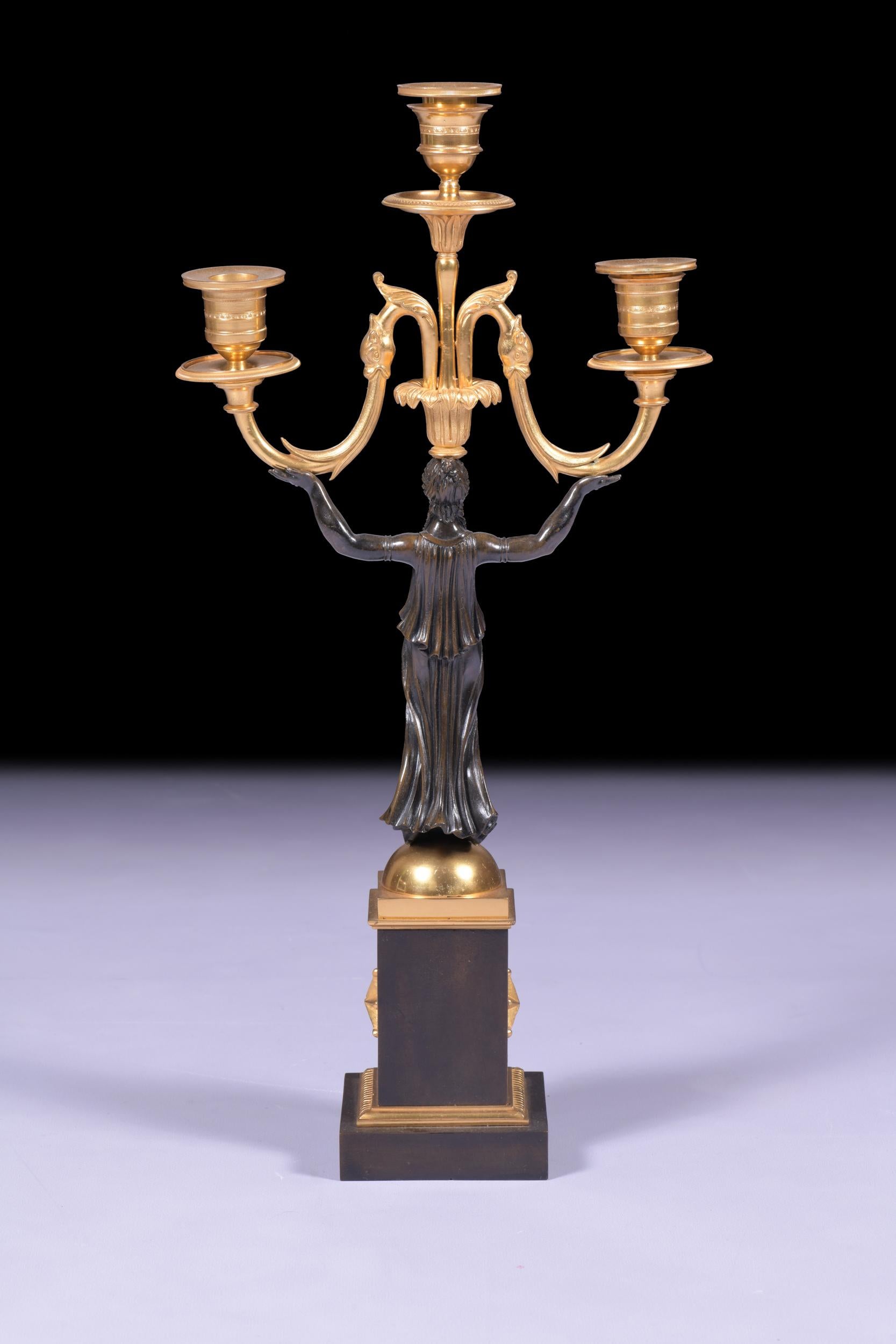 Paire de chandeliers en bronze et bronze doré de style Régence du début du 19e siècle Excellent état - En vente à Dublin, IE