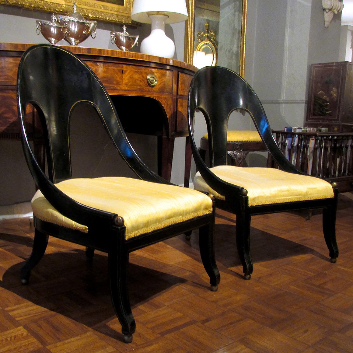 Irish Pair of Early 19th Century Regency Ebonized and Gilt Spoon Back Slipper Chairs