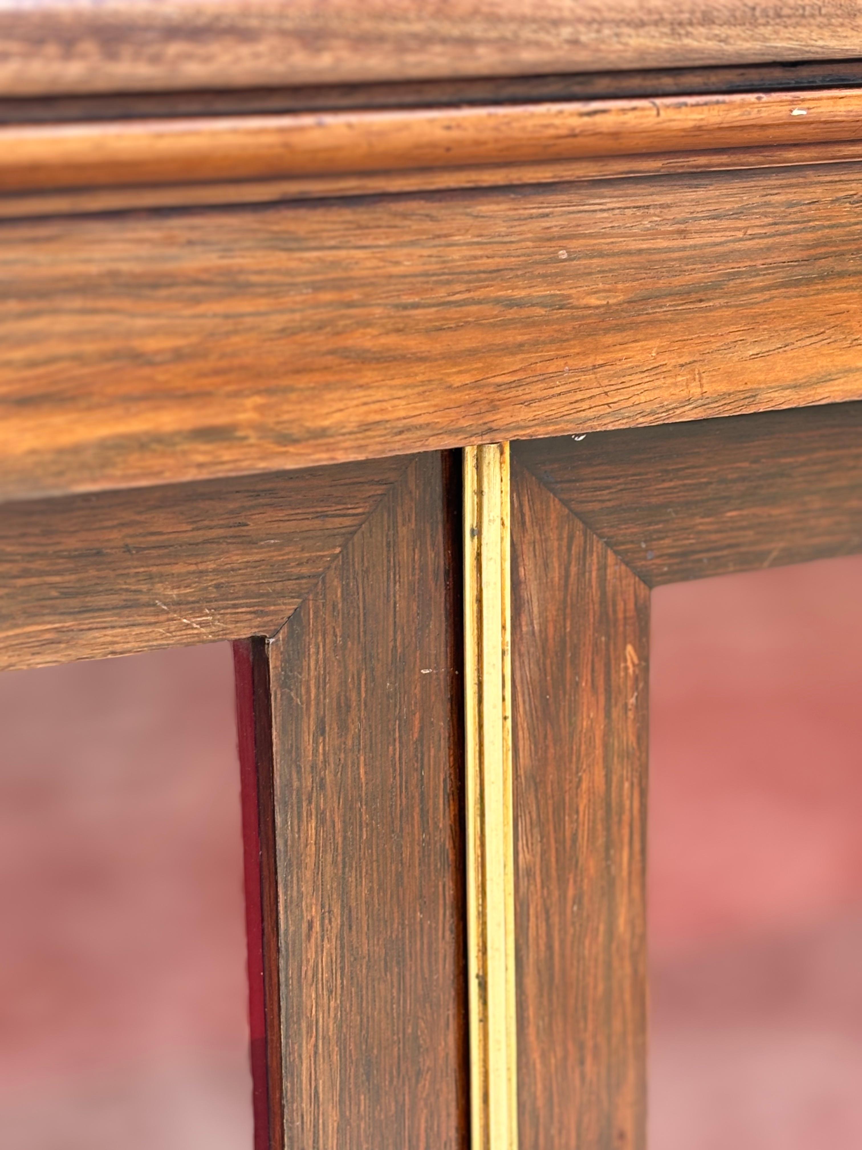Coppia di chiffoniere in legno di palissandro del periodo Regency dell'inizio del XIX secolo in vendita 8
