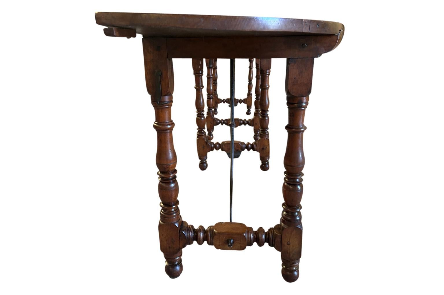 Paire de tables console Demi Lune espagnoles du début du 19ème siècle en vente 4