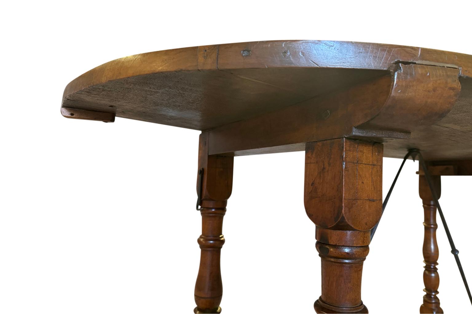 Paire de tables console Demi Lune espagnoles du début du 19ème siècle en vente 6
