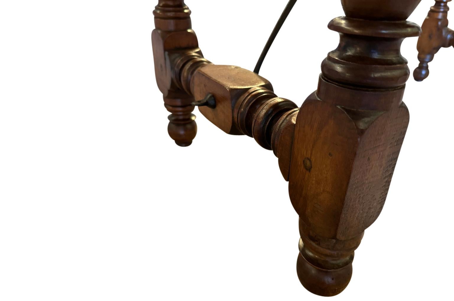 Paire de tables console Demi Lune espagnoles du début du 19ème siècle en vente 7