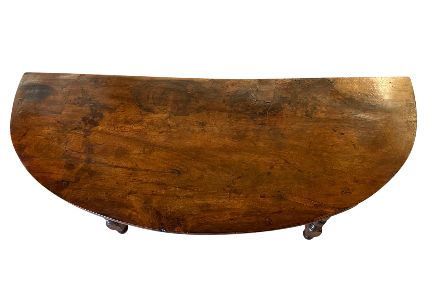 Paire de tables console Demi Lune espagnoles du début du 19ème siècle en vente 9
