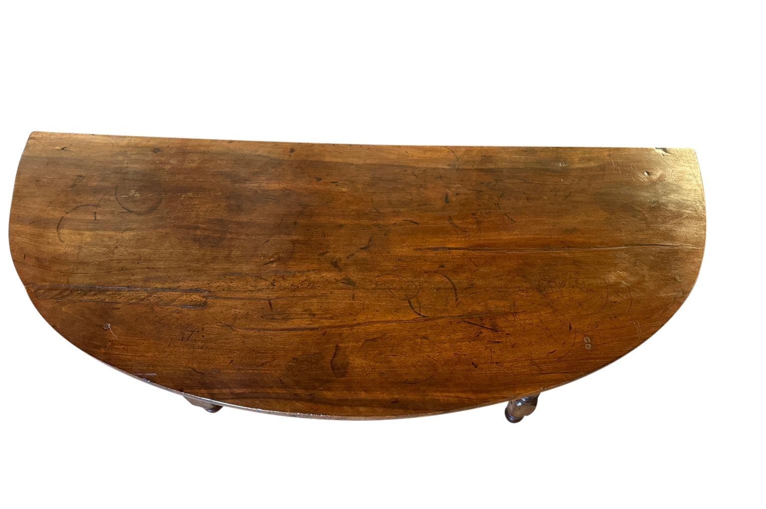 Paire de tables console Demi Lune espagnoles du début du 19ème siècle en vente 10