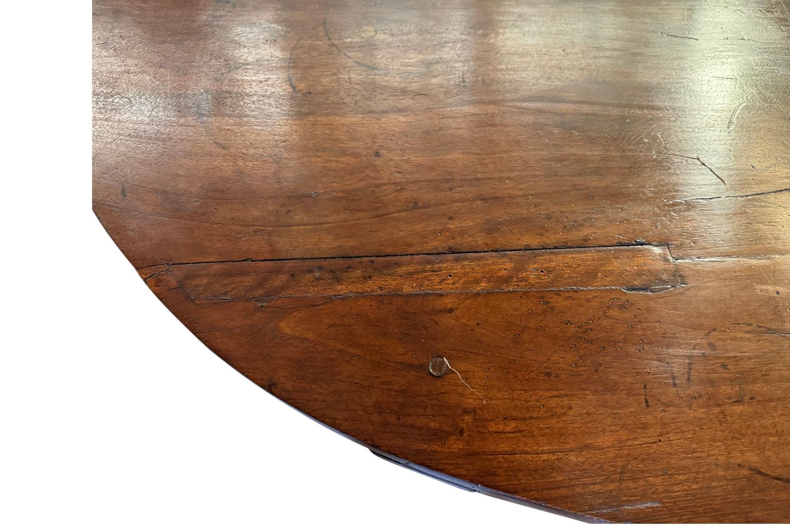 Paire de tables console Demi Lune espagnoles du début du 19ème siècle en vente 13