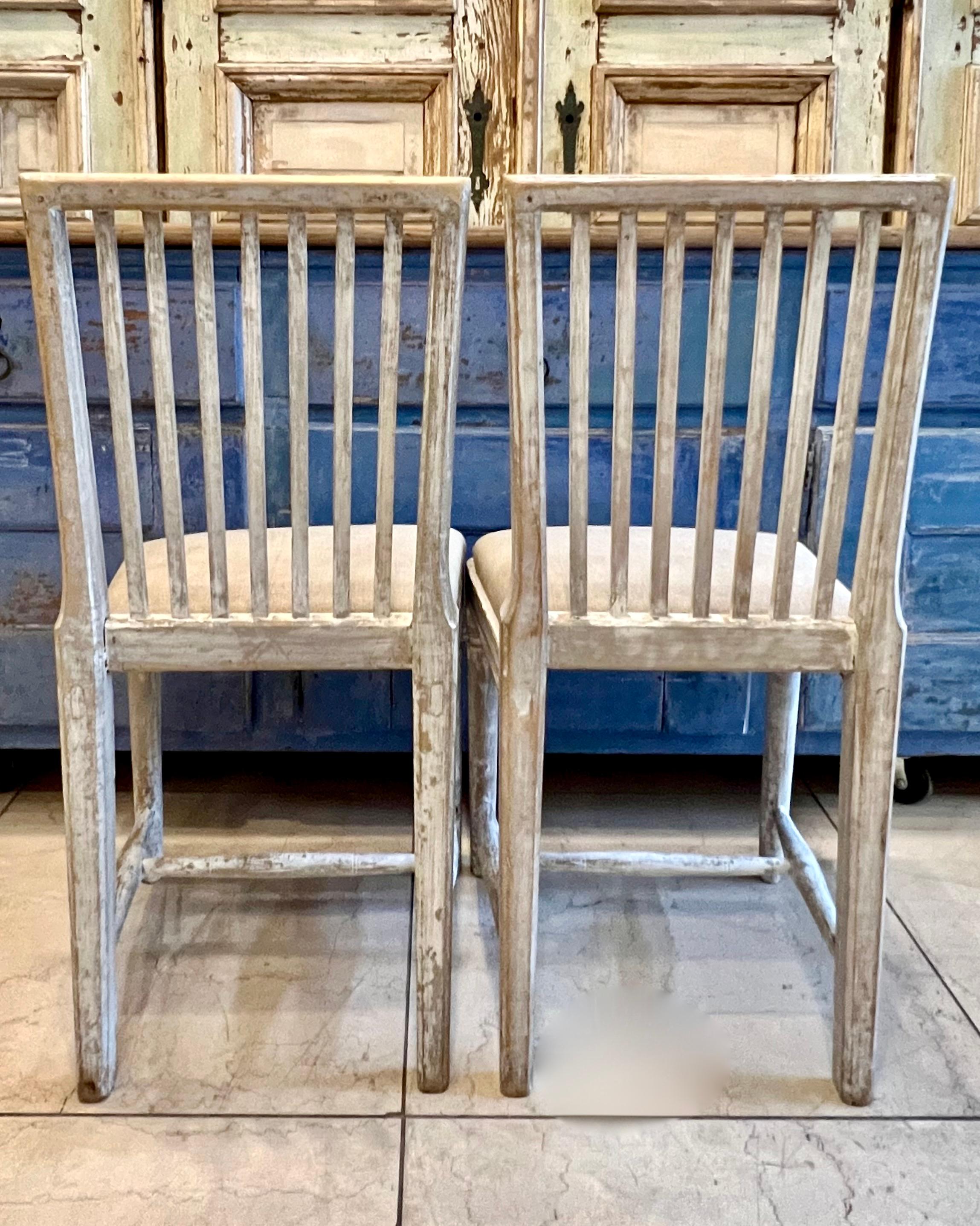 Paire de chaises suédoises du début du 19e siècle Bon état - En vente à Charleston, SC