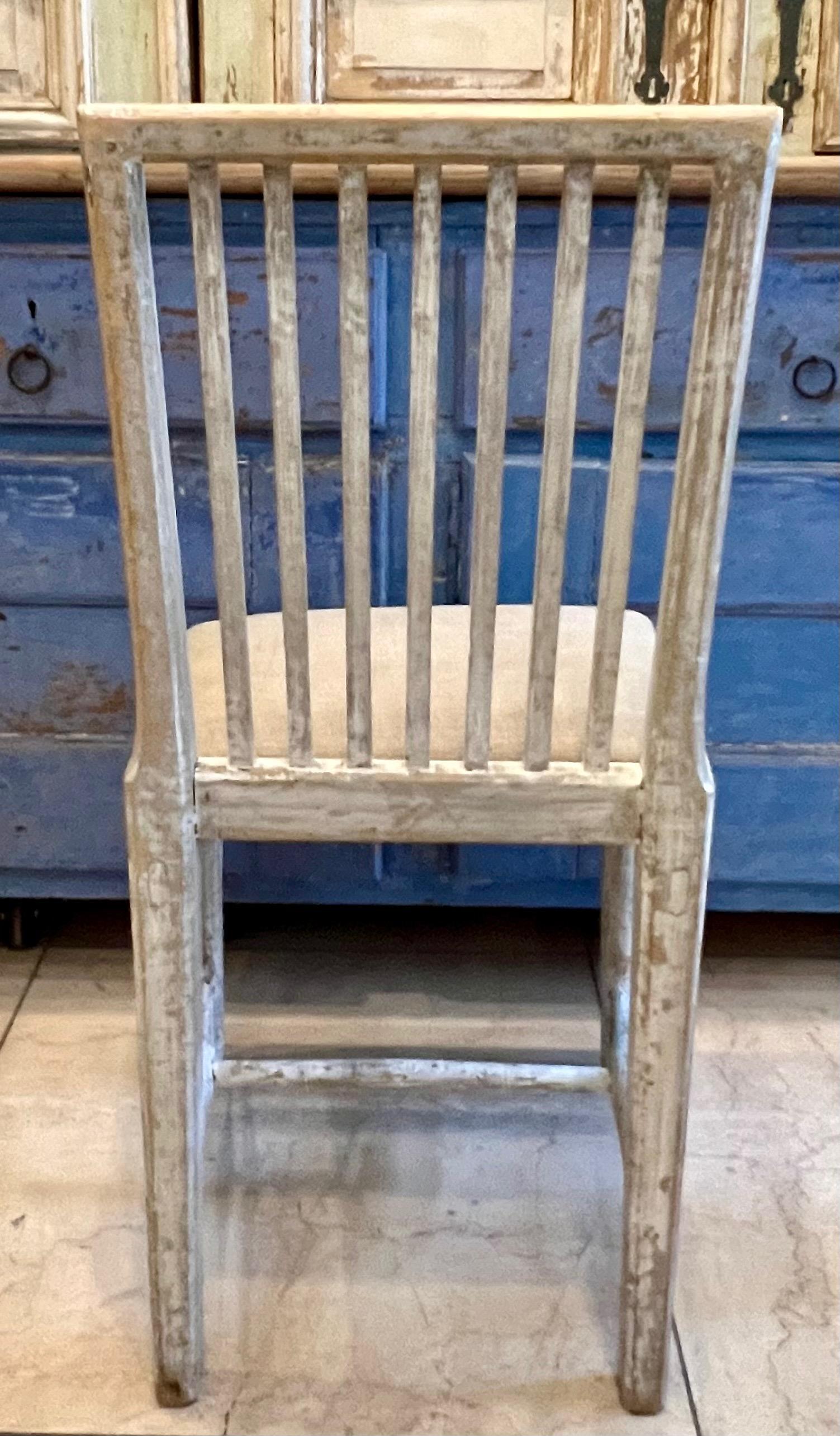 Lin Paire de chaises suédoises du début du 19e siècle en vente