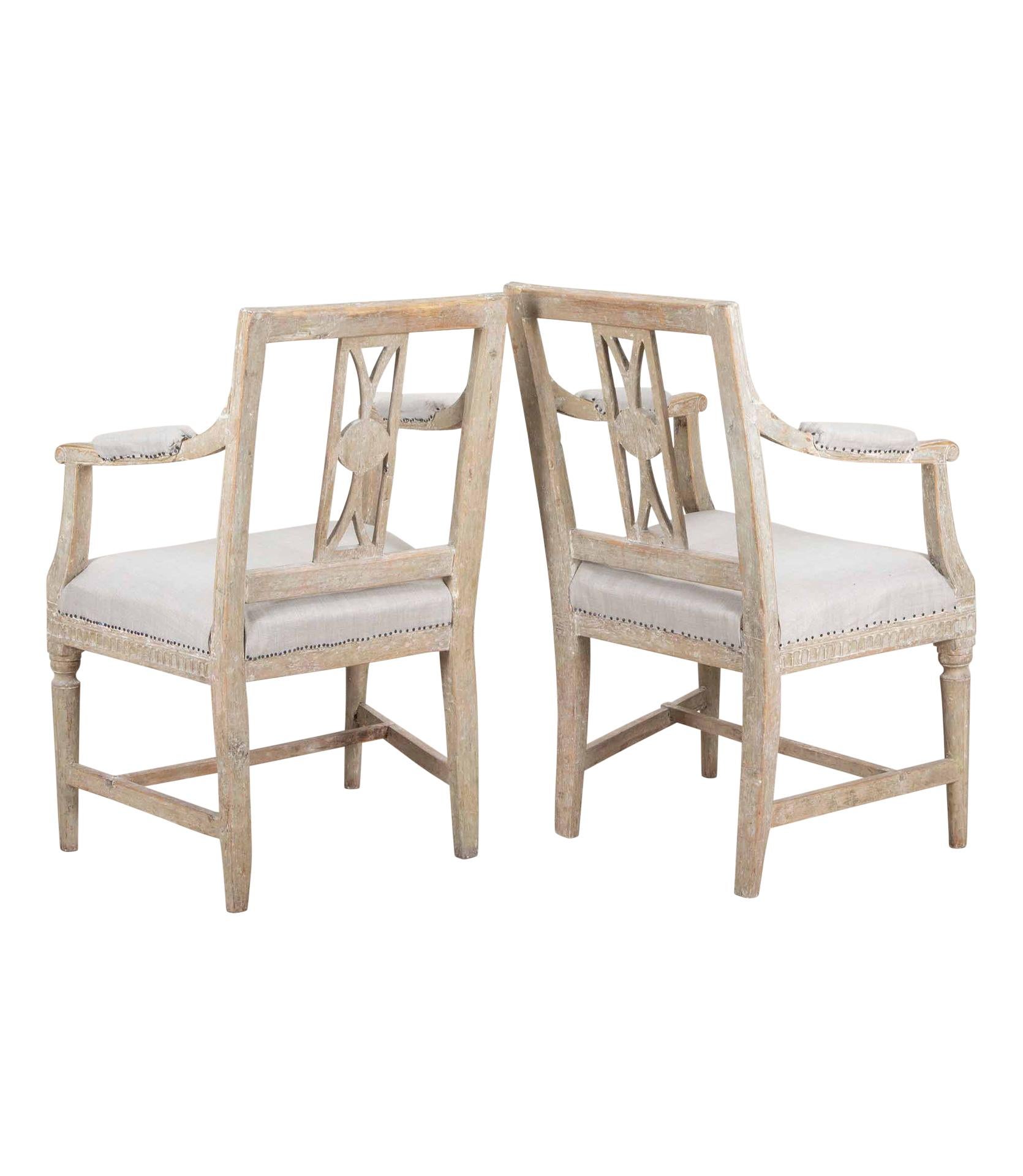 Paar schwedische Lindome-Stühle aus dem frühen 19. (Holz) im Angebot