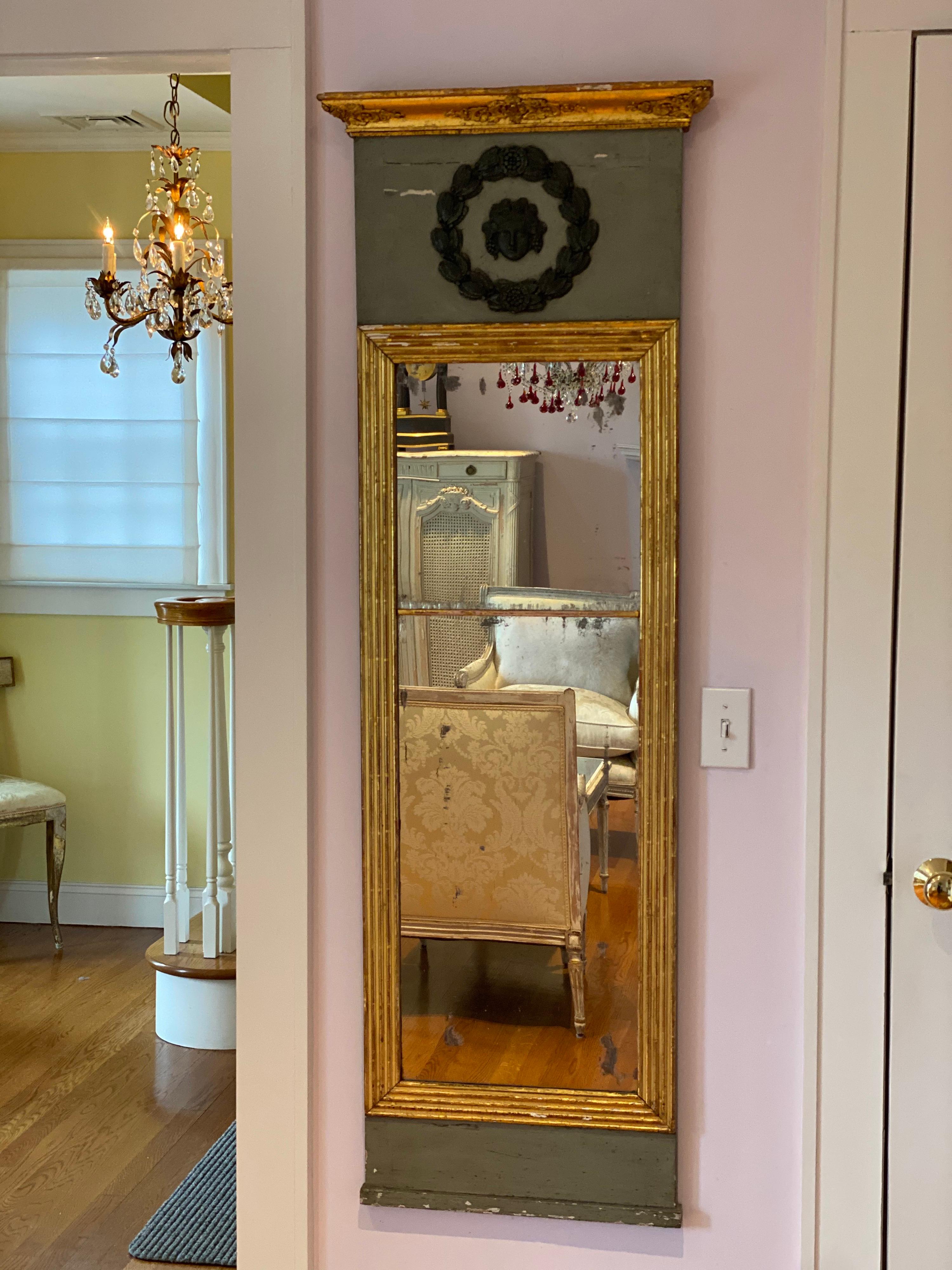 Pair of Early 19th Century Swedish Neoclassical Painted Pier Mirrors In Good Condition In Southampton, NY