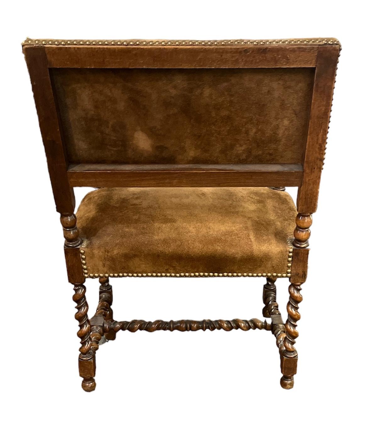 Colonial britannique Paire de chaises à accoudoirs en orge et daim sculptées à la main au début du 19e siècle en vente