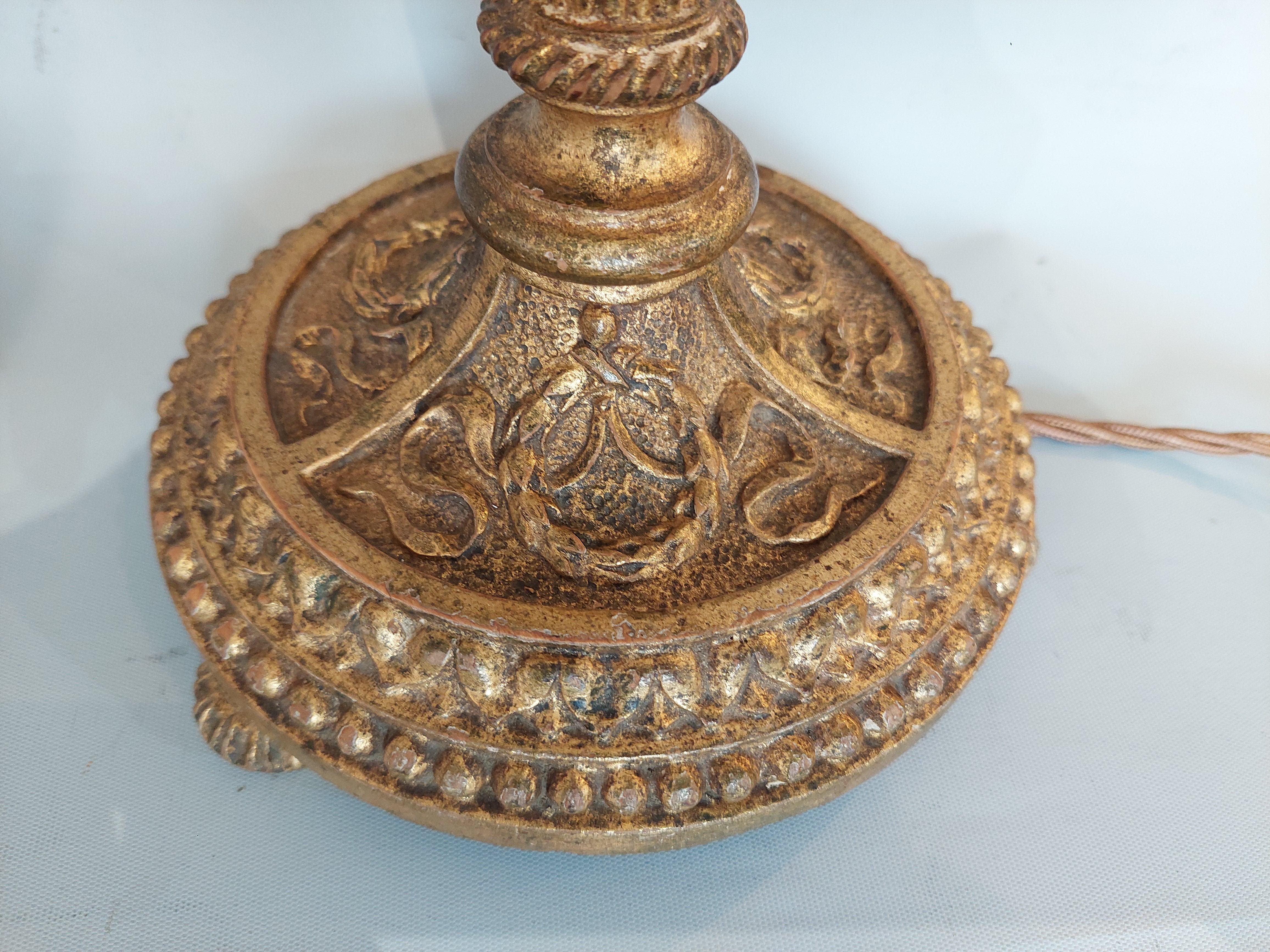 Pareja de candeleros Chateau franceses de madera dorada de principios del siglo XIX en venta 5