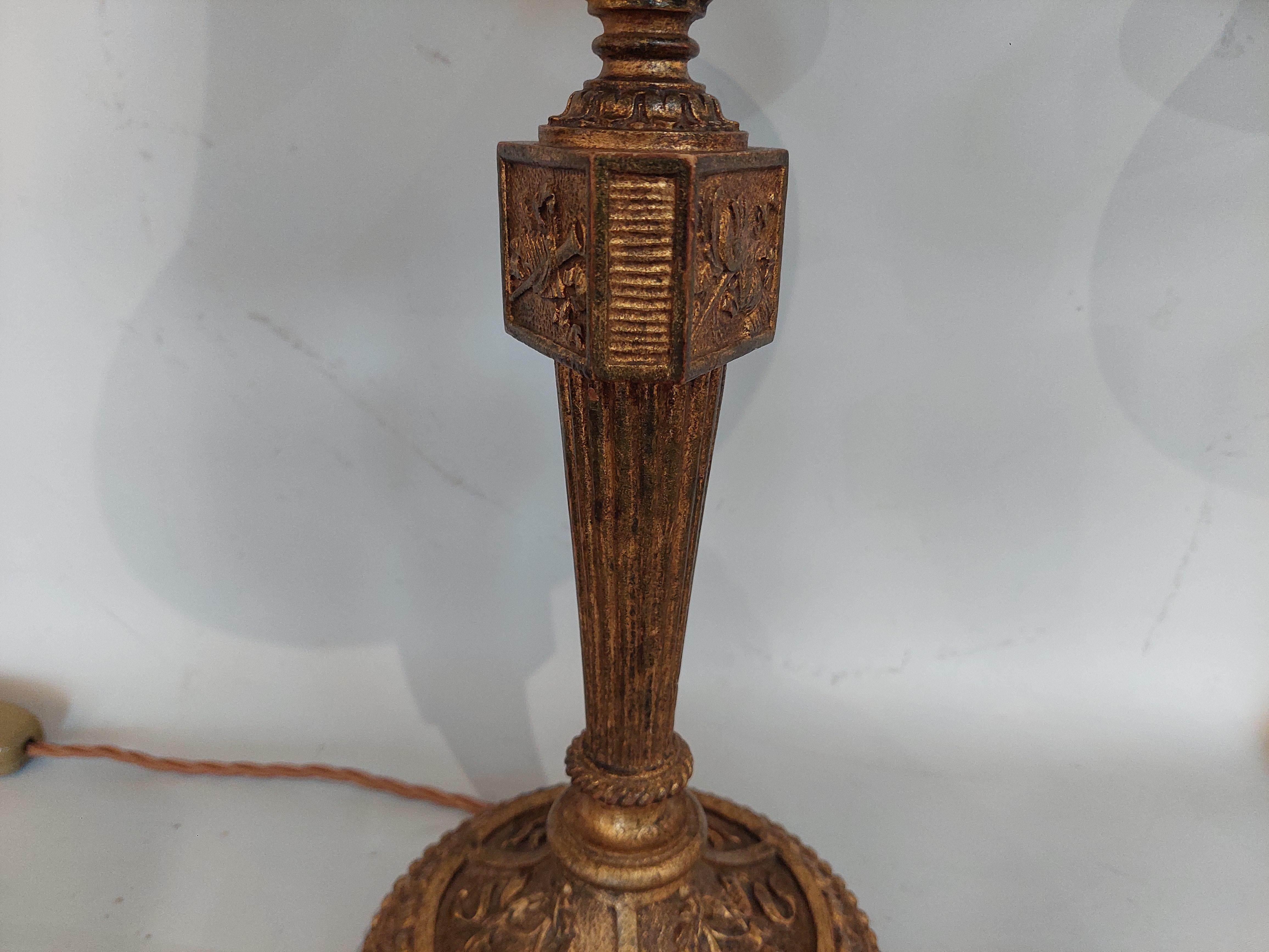 Pareja de candeleros Chateau franceses de madera dorada de principios del siglo XIX Madera dorada en venta