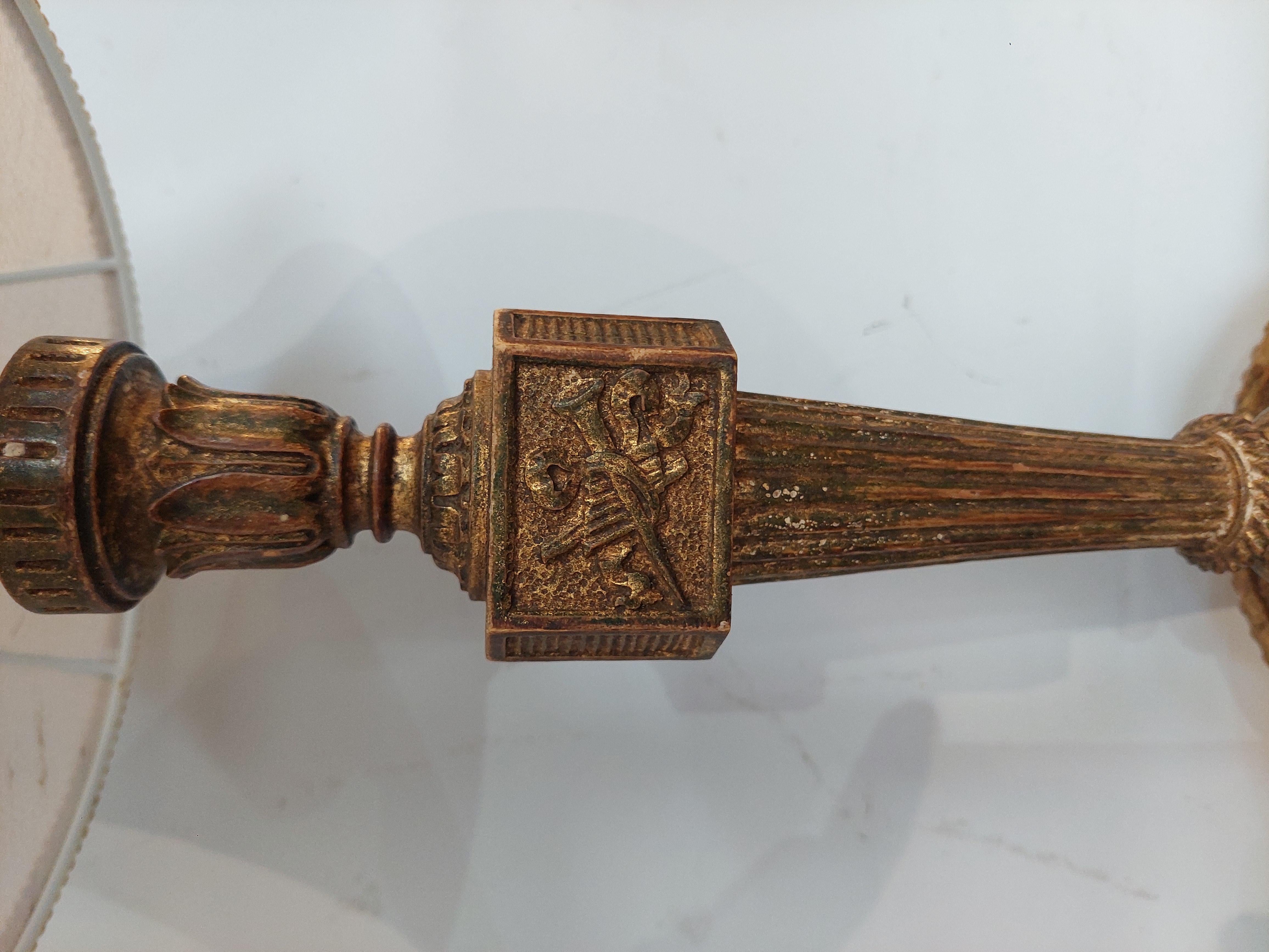 Pareja de candeleros Chateau franceses de madera dorada de principios del siglo XIX en venta 2