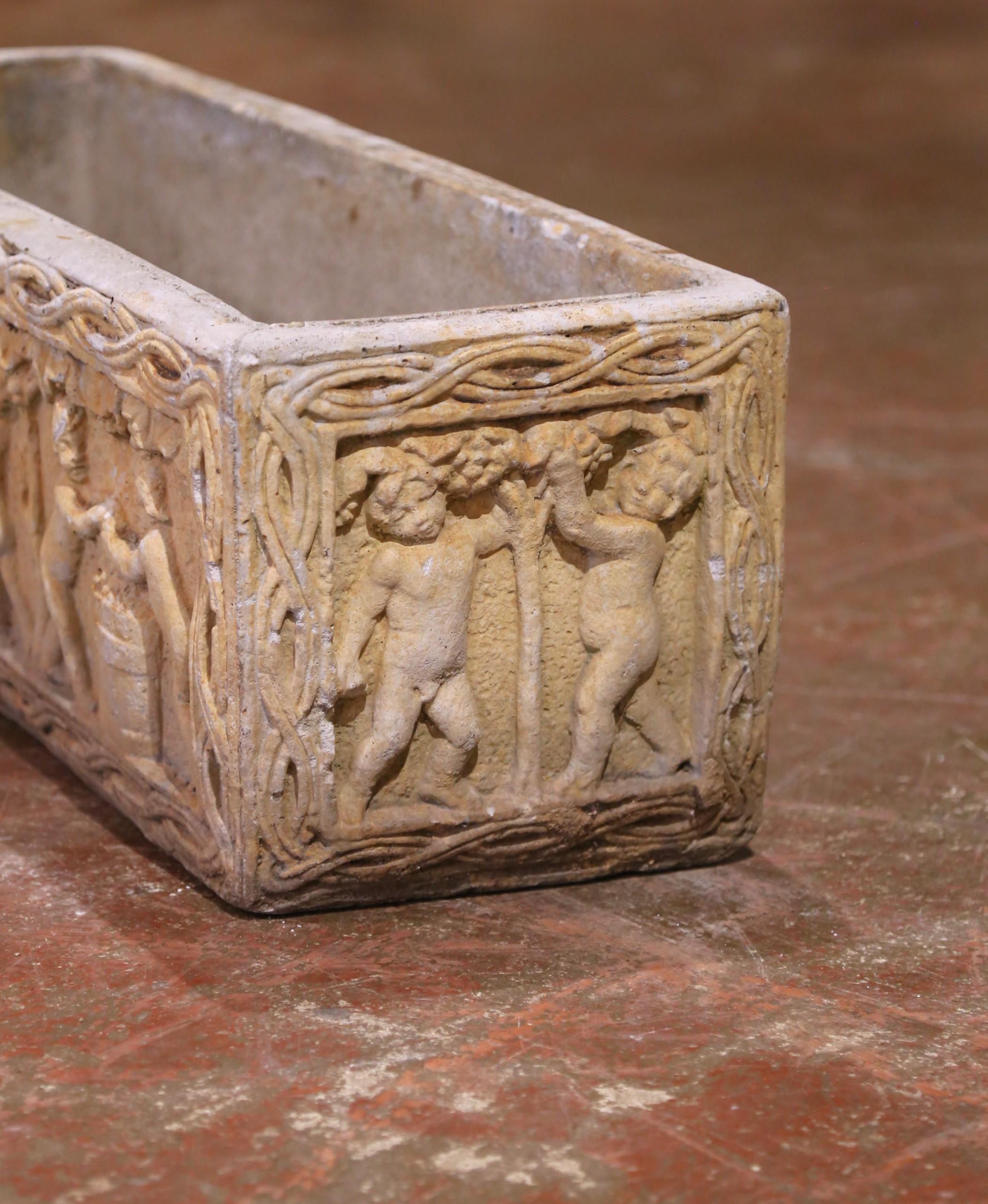 Français Paire de jardinières à figurines en pierre de Bacchus du début du 20 C. Stone. en vente