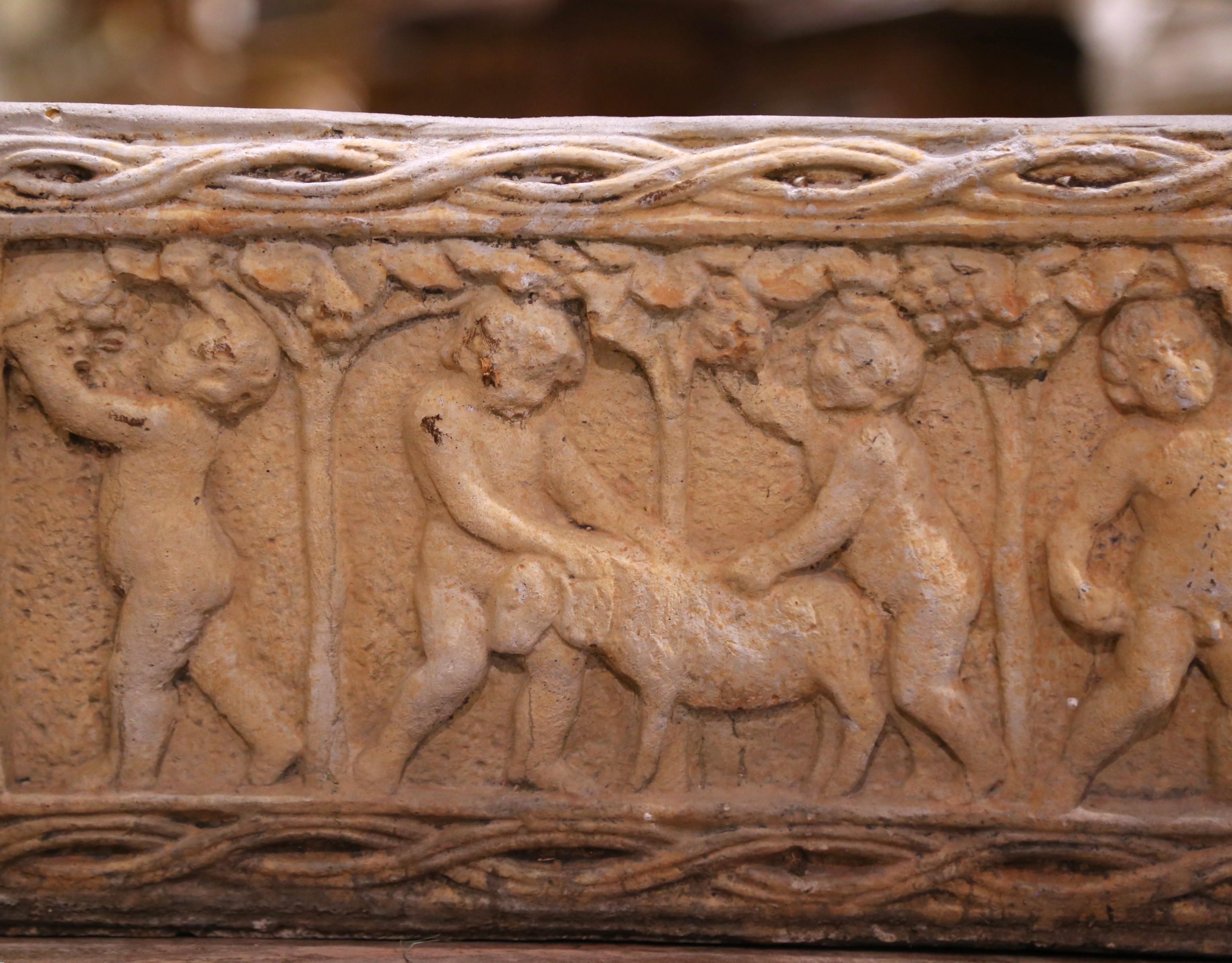 20ième siècle Paire de jardinières à figurines en pierre de Bacchus du début du 20 C. Stone. en vente