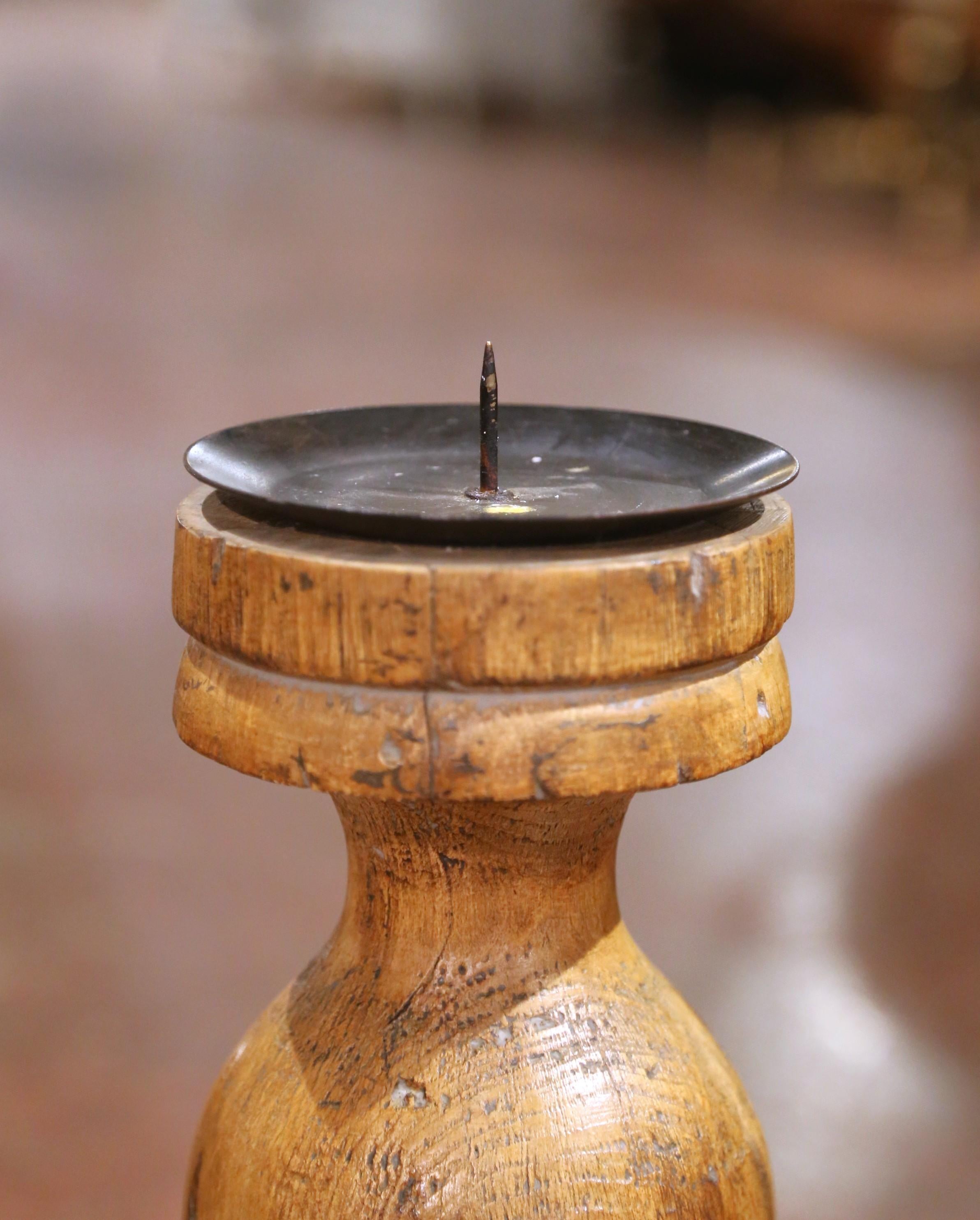 Paire de chandeliers en Oak gothique français du début du C.C. sur des bases en pierre sculptées en vente 1