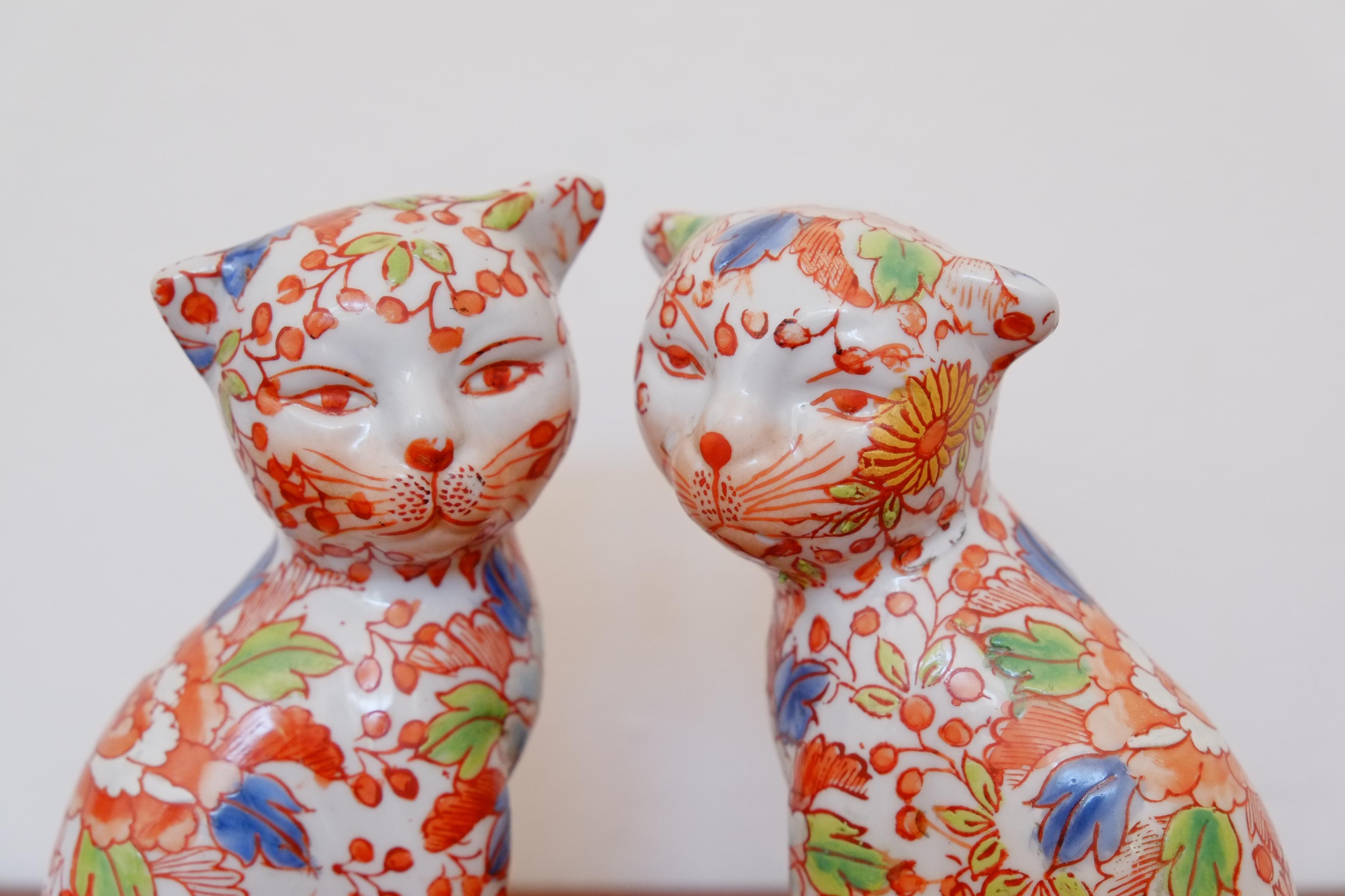 20th Century Pair of early 20th c. Japanese Imari Porcelain Lovable Cat Sculptures, Signed For Sale