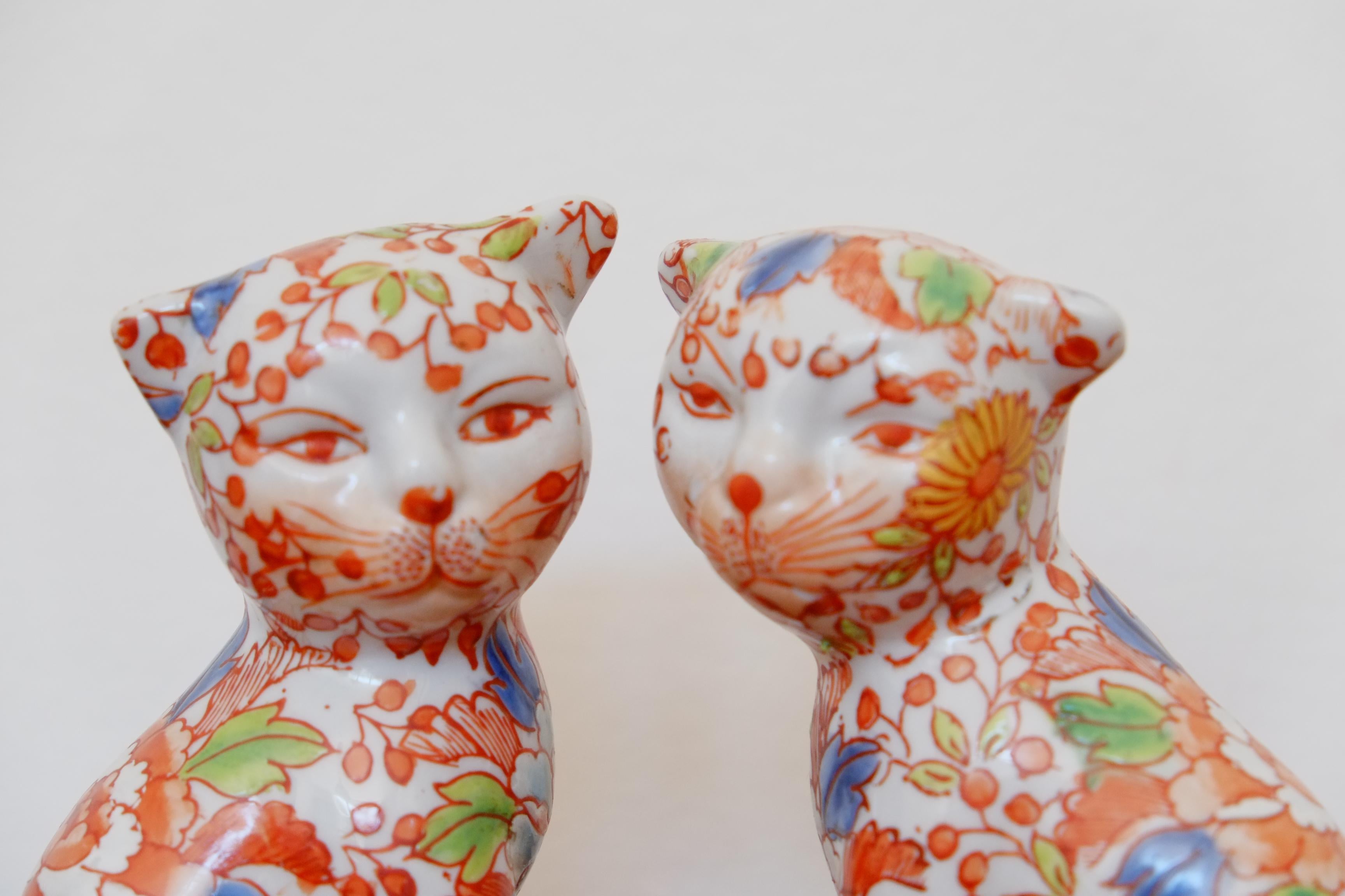 Pair of early 20th c. Japanese Imari Porcelain Lovable Cat Sculptures, Signed For Sale 1