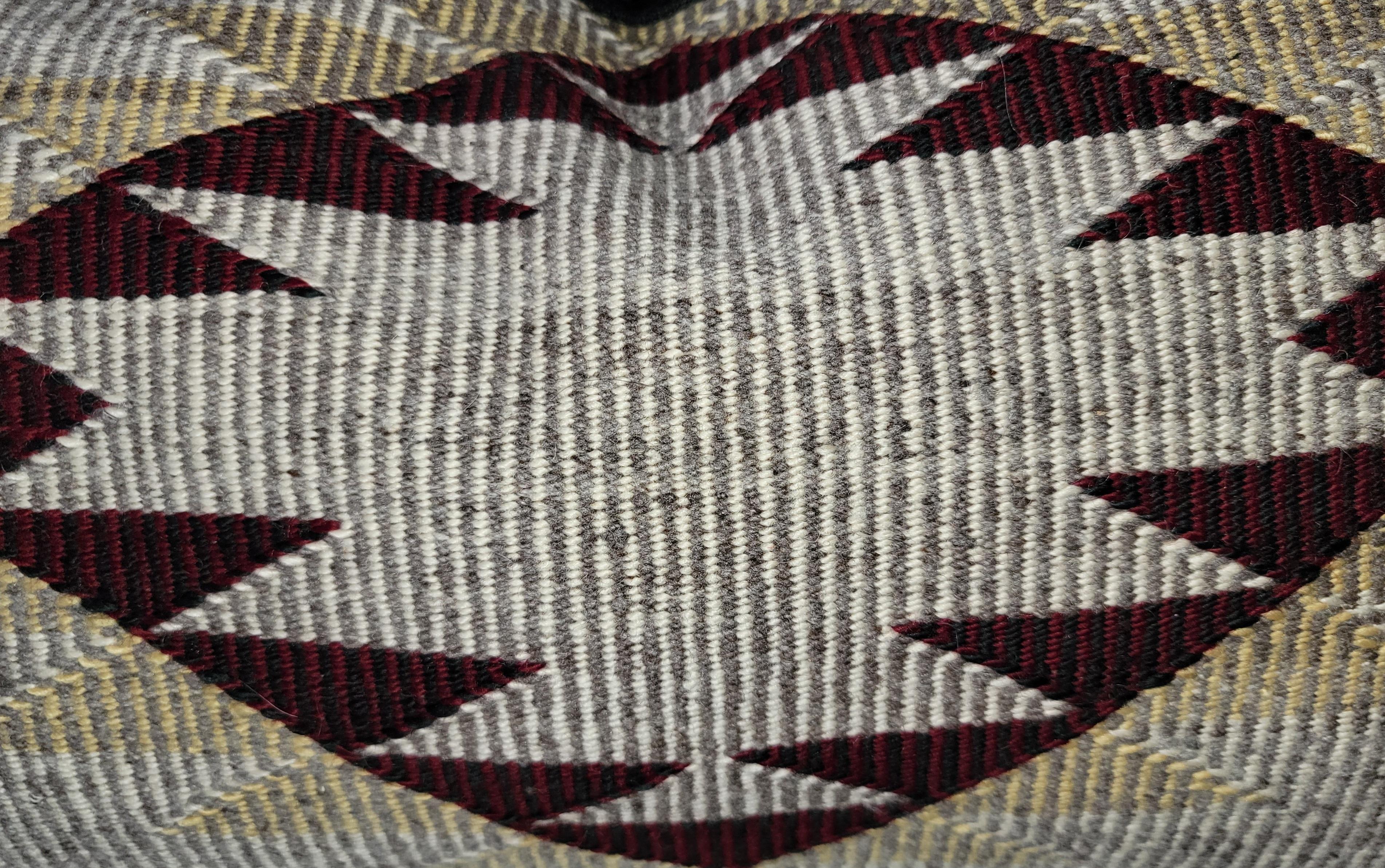 Pareja de cojines deslumbrantes de ojo navajo de principios del siglo XX Estadounidense en venta