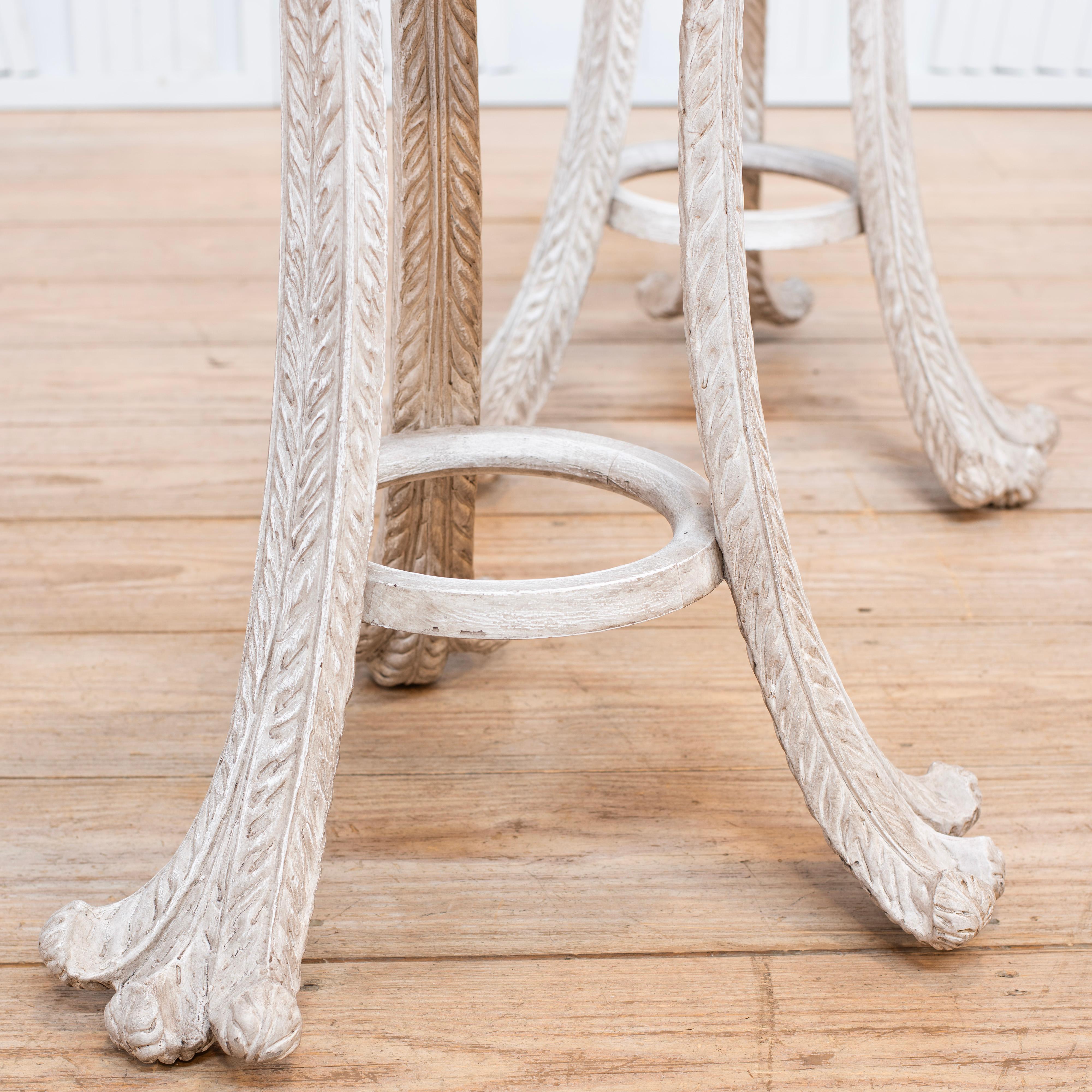 Paire de piédestaux de style Serge Roche du début du C.I.C. avec porphyre peint en vert. en vente 1