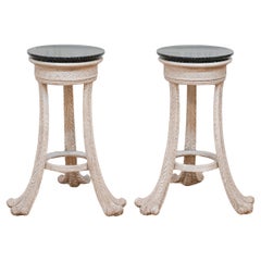 Paire de piédestaux de style Serge Roche du début du C.I.C. avec porphyre peint en vert.