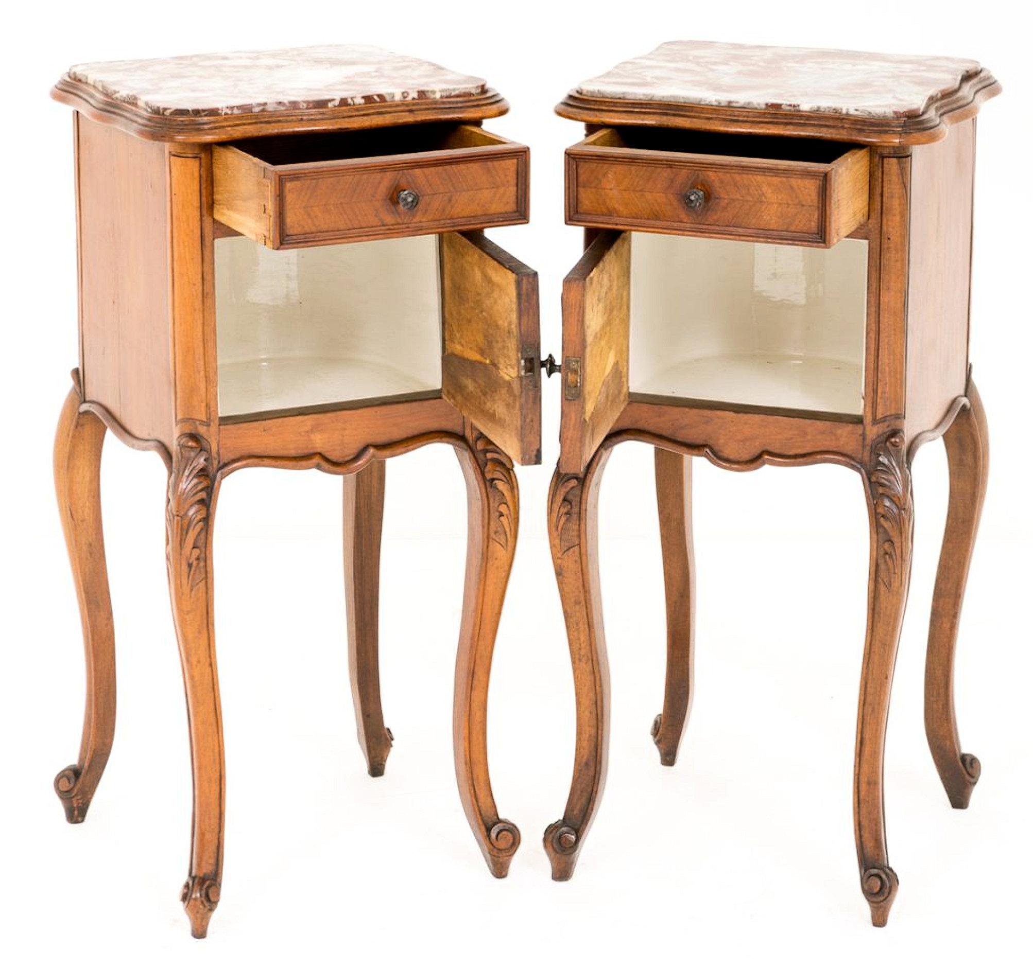 This lovely and well-proportioned pair of French walnut bedside cabinets features a single top drawer with a porcelain lined interior inside the cabinet. Each unit is supported on gracefully shaped cabriole with carvings to the knees and feet. The