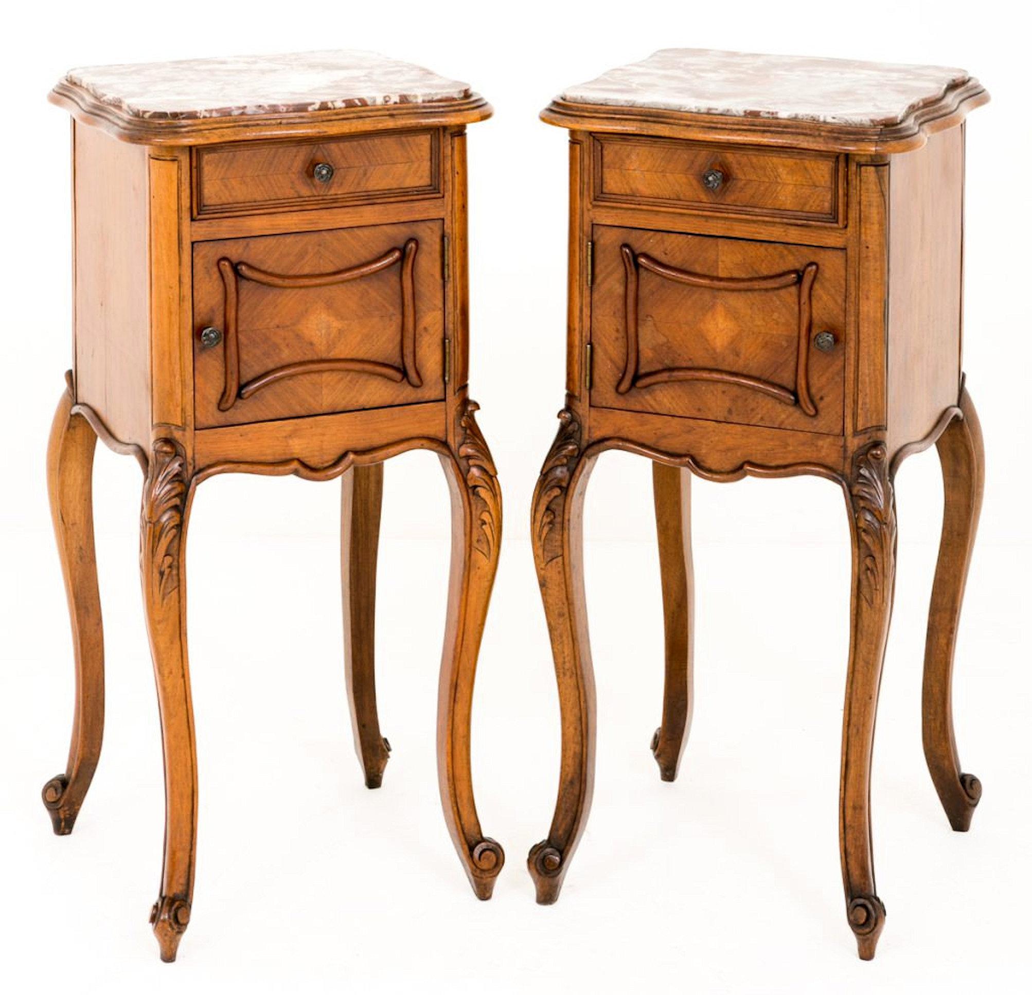 Pair of Early 20th Century Walnut Bedside Cabinets 3