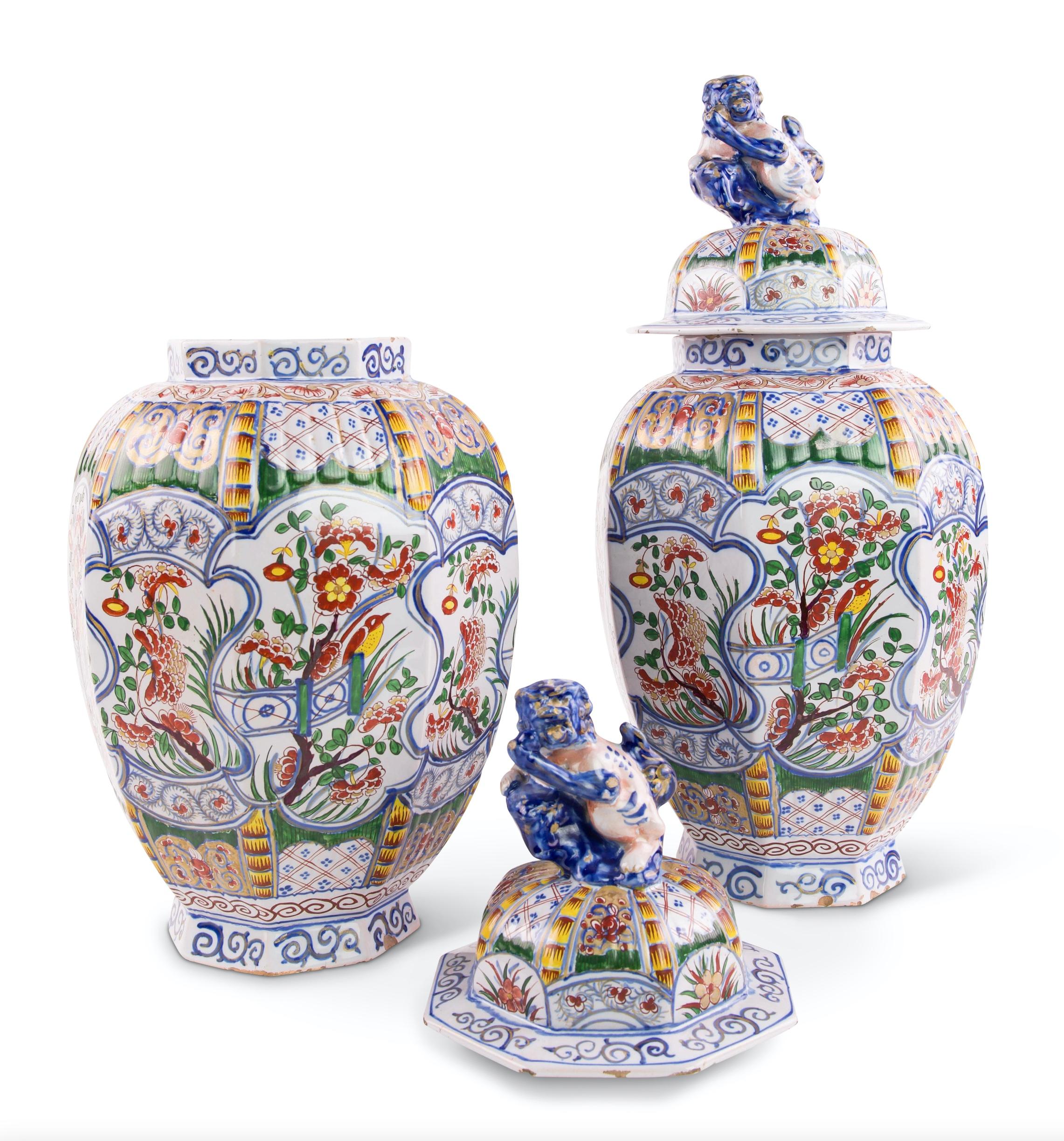 Pair of Early 20th Century Antique Delft Polychrome Vases with Covers For Sale 1