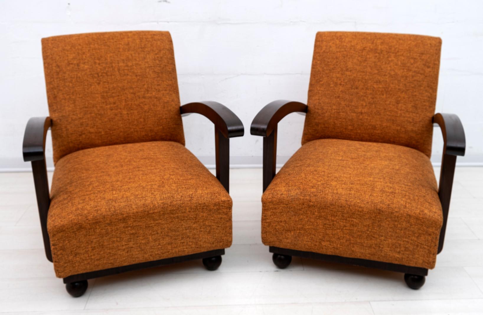Pair of art deco armchairs in Italian walnut from the early 1900s, 
the armchairs have been restored and upholstered in hemp fabric.