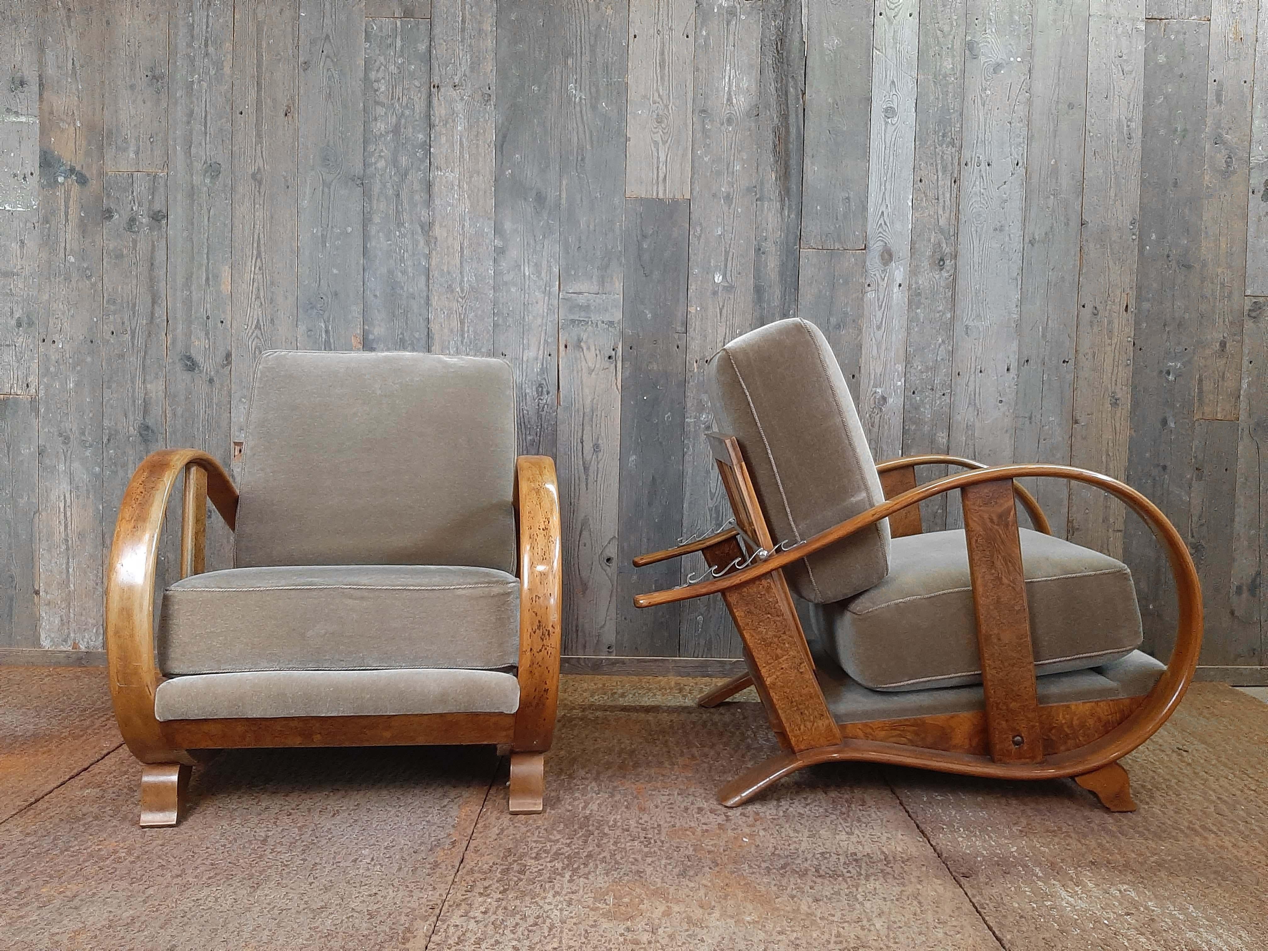 Pair of Early 20th Century Art Deco Jindrich Halabala Armchairs In Good Condition In Baambrugge, NL