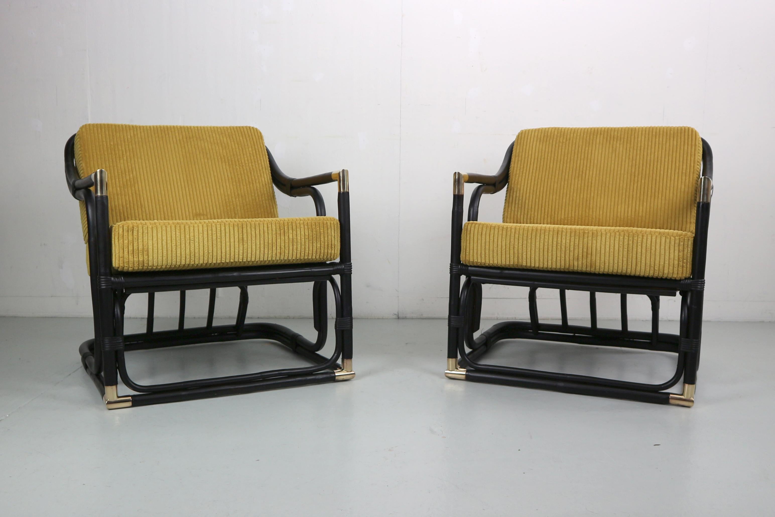 A pair of absolutely stunning In this listing you will find a pair of absolutely stunning Early 20th Century bamboo and rattan loungers. Their stunning design makes these loungers a real eye candy for all design lovers. Made in France

Frame has