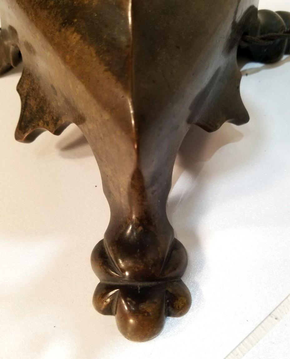 Bronze Paire de lampes de table Caldwell de style baroque du début du 20e siècle en vente