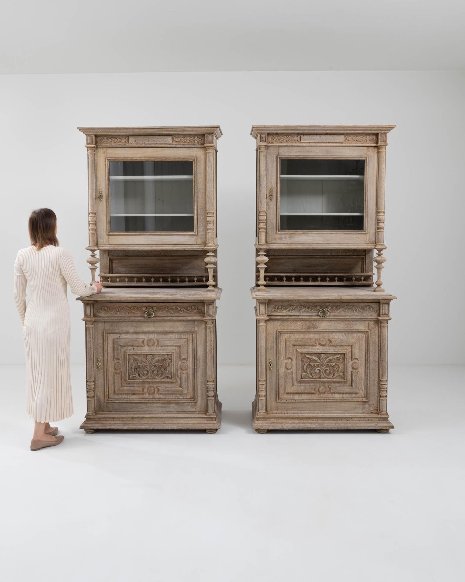 French Provincial Pair of Early 20th Century Belgian Oak Vitrines à Deux Corps For Sale