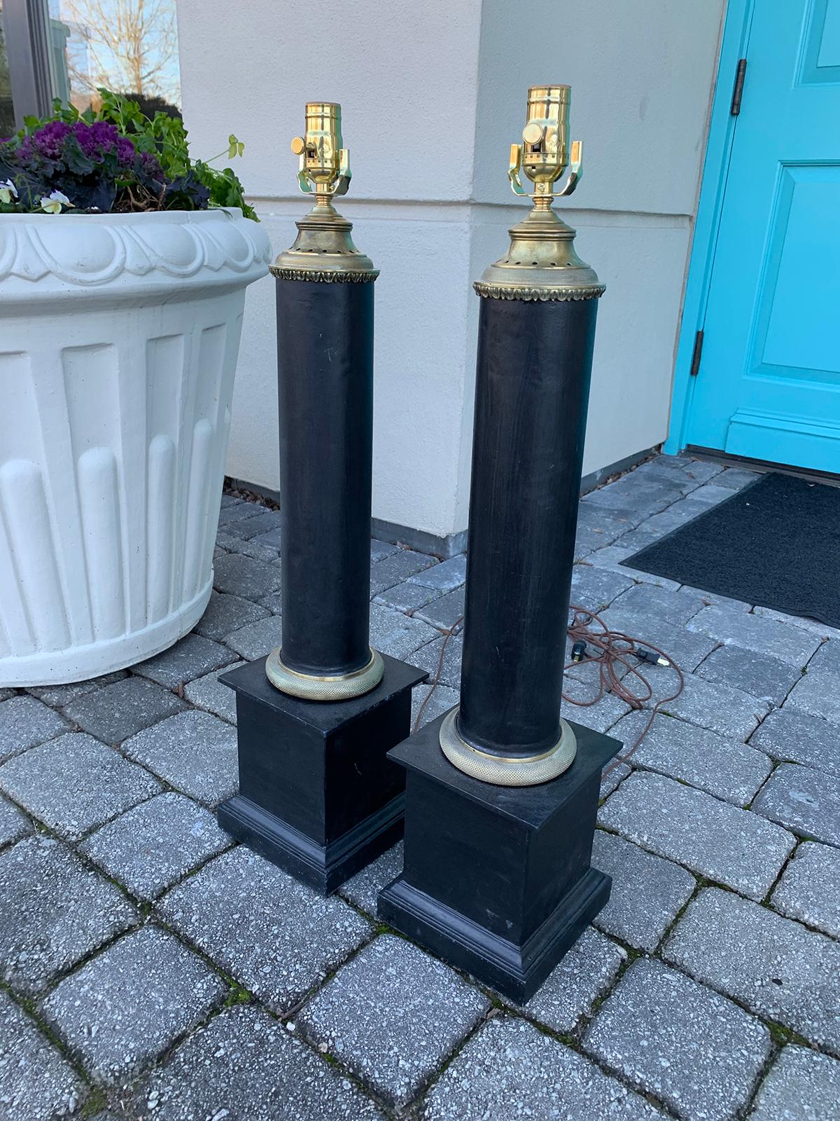 Pair of Early 20th Century Black Tole Column Lamps In Good Condition For Sale In Atlanta, GA
