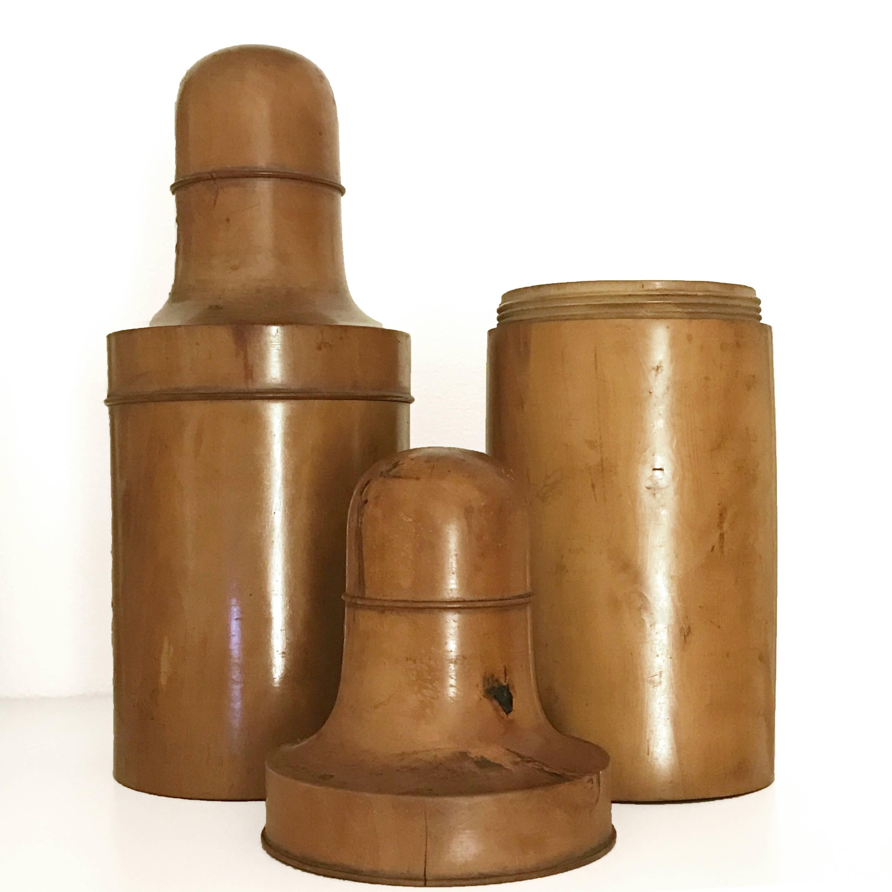 Pair of Early 20th Century Boxwood Italian Pharmacy Bottles For Sale 1