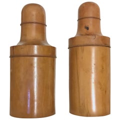 Paire de bouteilles de pharmacie italiennes en bois de buis du début du XXe siècle