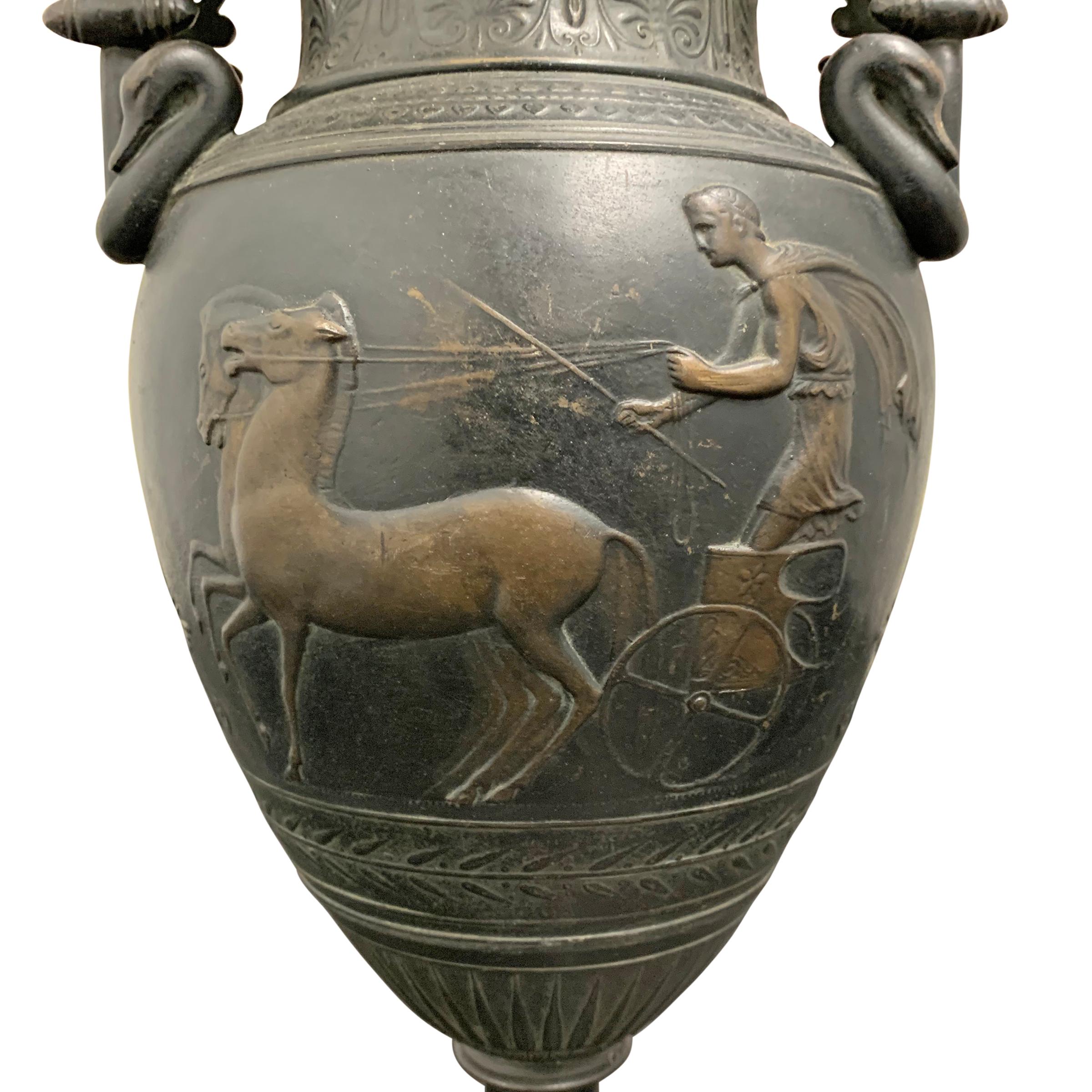 Paar Bronze-Urnen im römischen Stil aus dem frühen 20 im Angebot 4