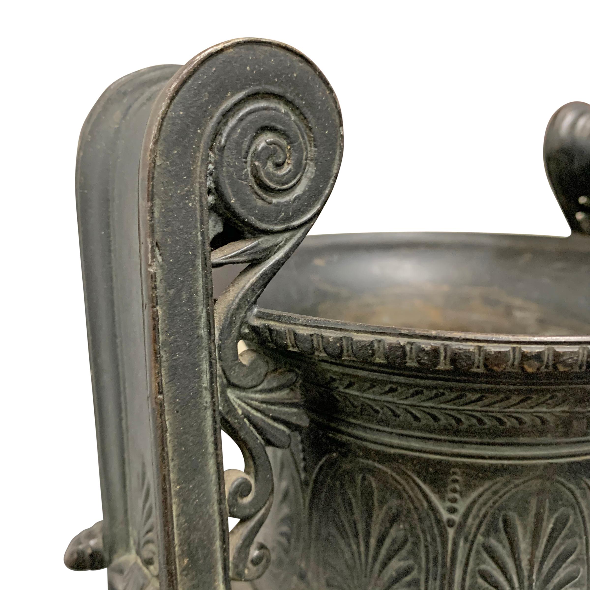 Pair of Early 20th Century Bronze Roman-Style Urns For Sale 4