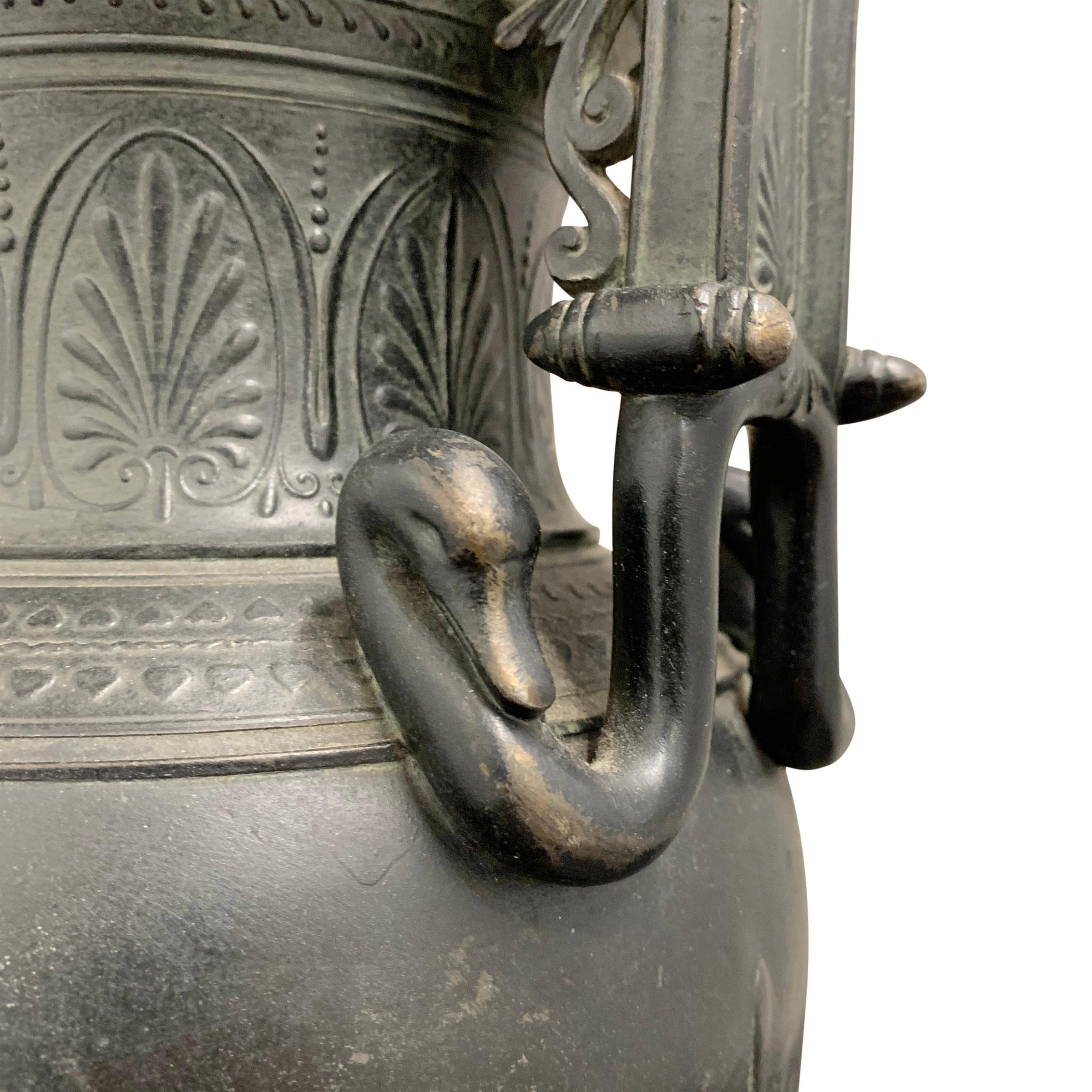 Paar Bronze-Urnen im römischen Stil aus dem frühen 20 im Angebot 3