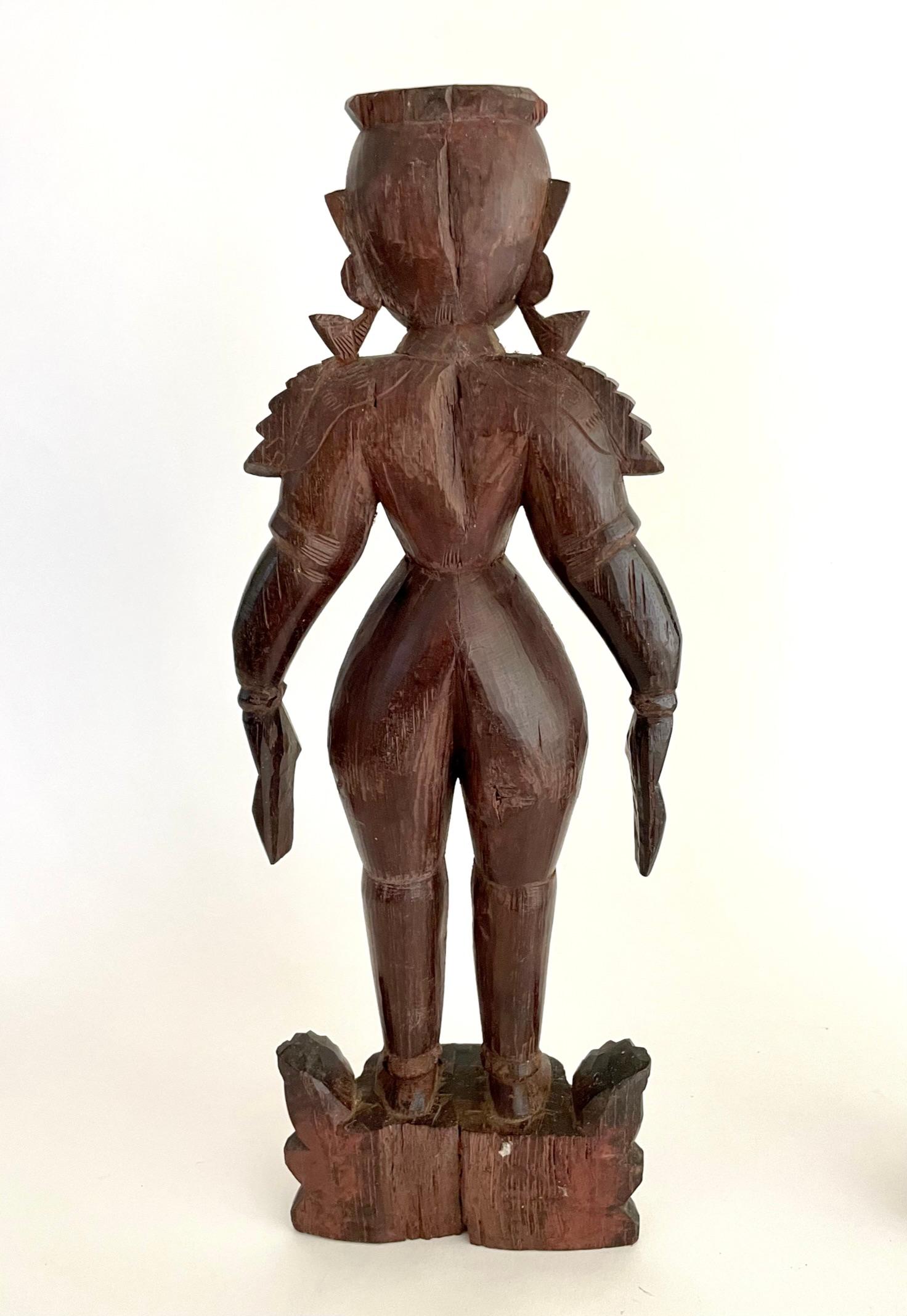 Pair of Early 20th Century Carved Marapcchi Bommais Dolls from Southern India For Sale 8