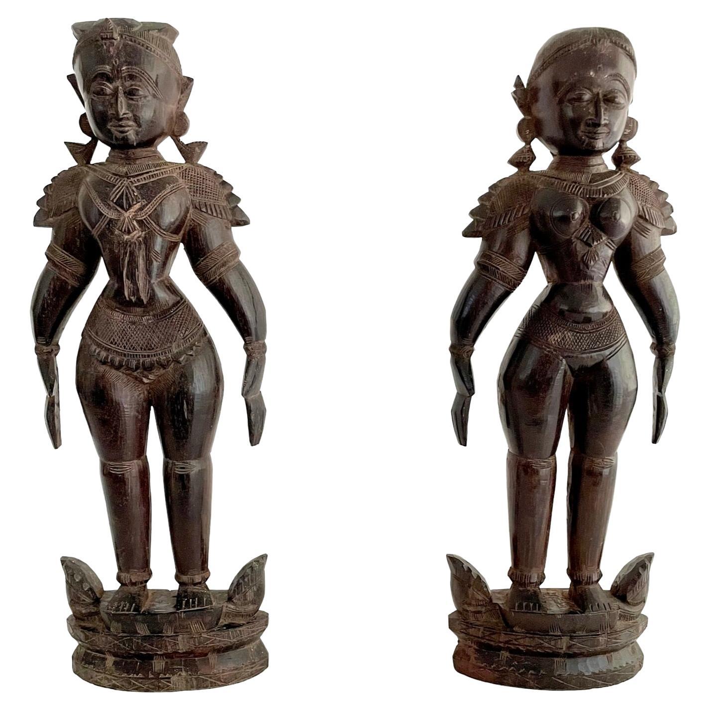 Pair of Early 20th Century Carved Marapcchi Bommais Dolls from Southern India For Sale
