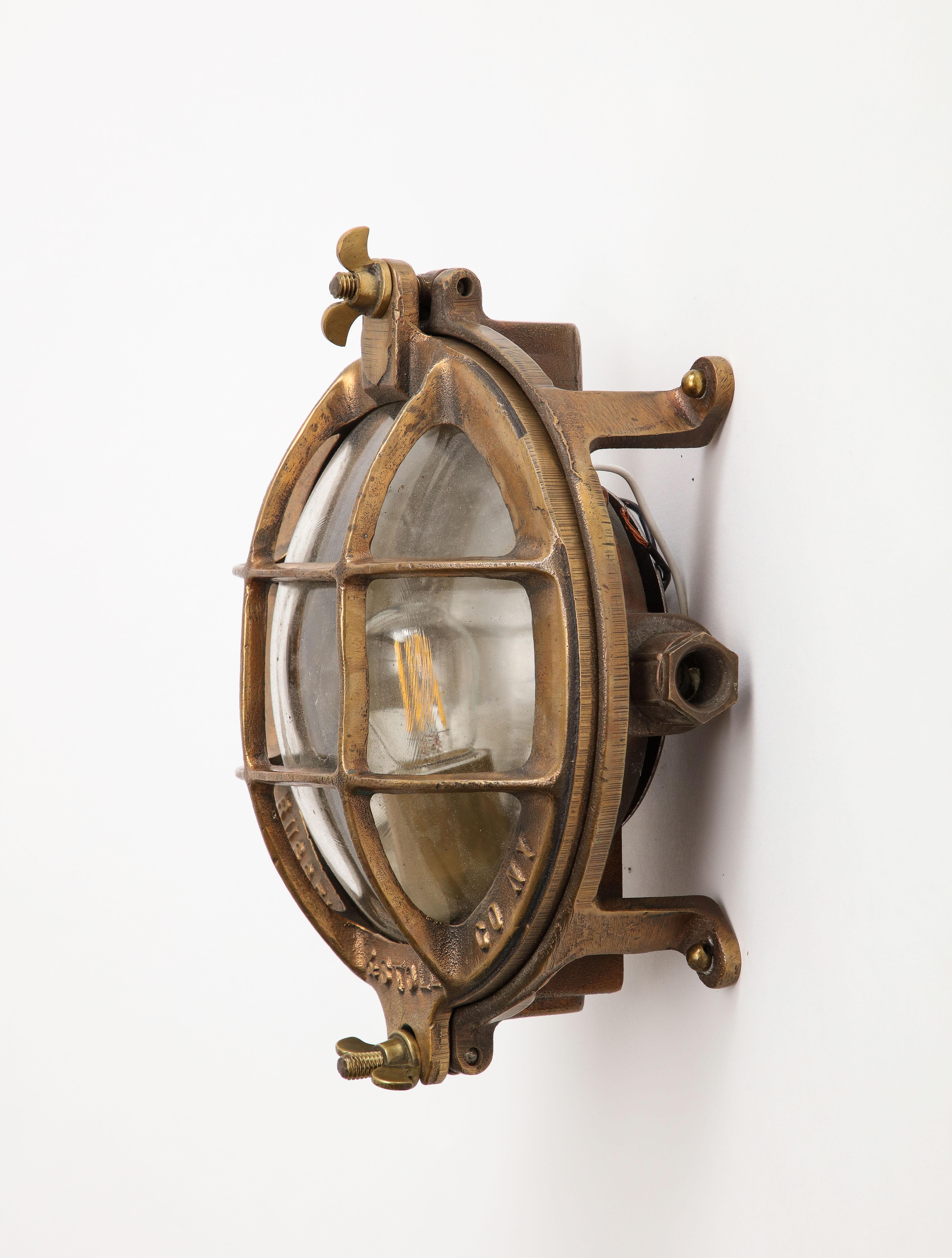 Paar Lampen aus Bronzeguss des frühen 20. Jahrhunderts von Russell & Stoll Co. im Angebot 1