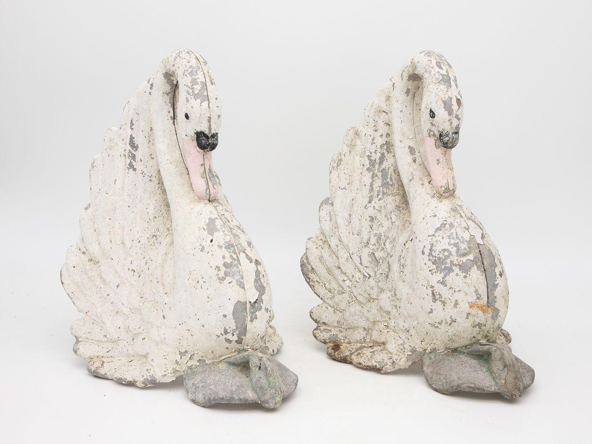 English Pair of early 20th Century Cast Iron Swans