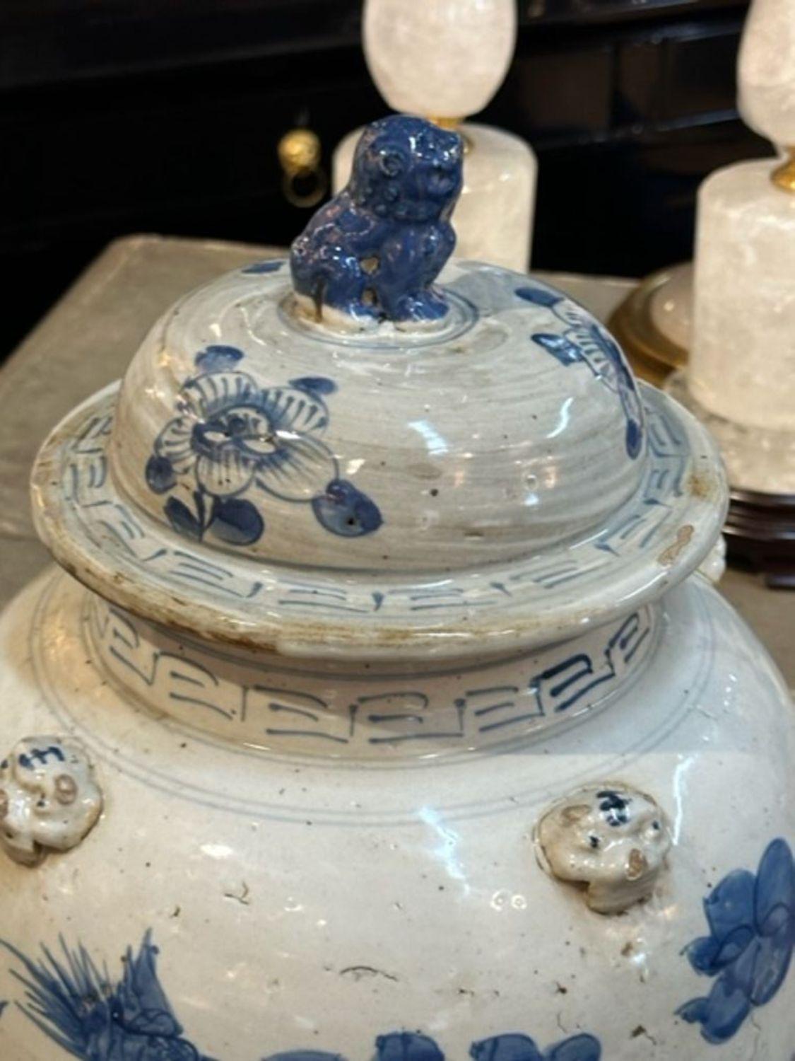 Pair of Early 20th Century Chinese Blue and White Porcelain Jars For Sale 2