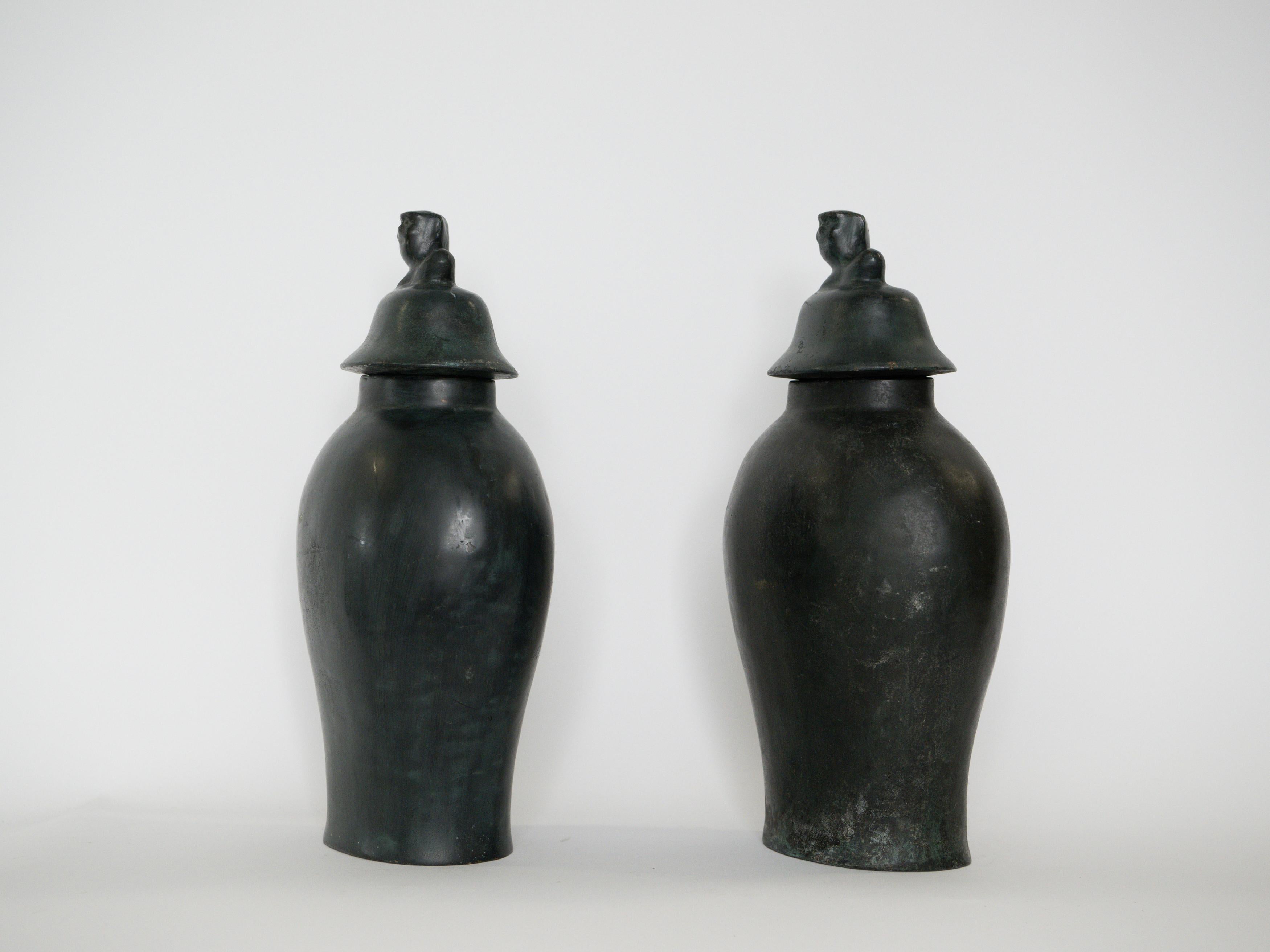 Pair of Early 20th Century Chinese Bronze Urns with Lids In Good Condition For Sale In Chicago, IL