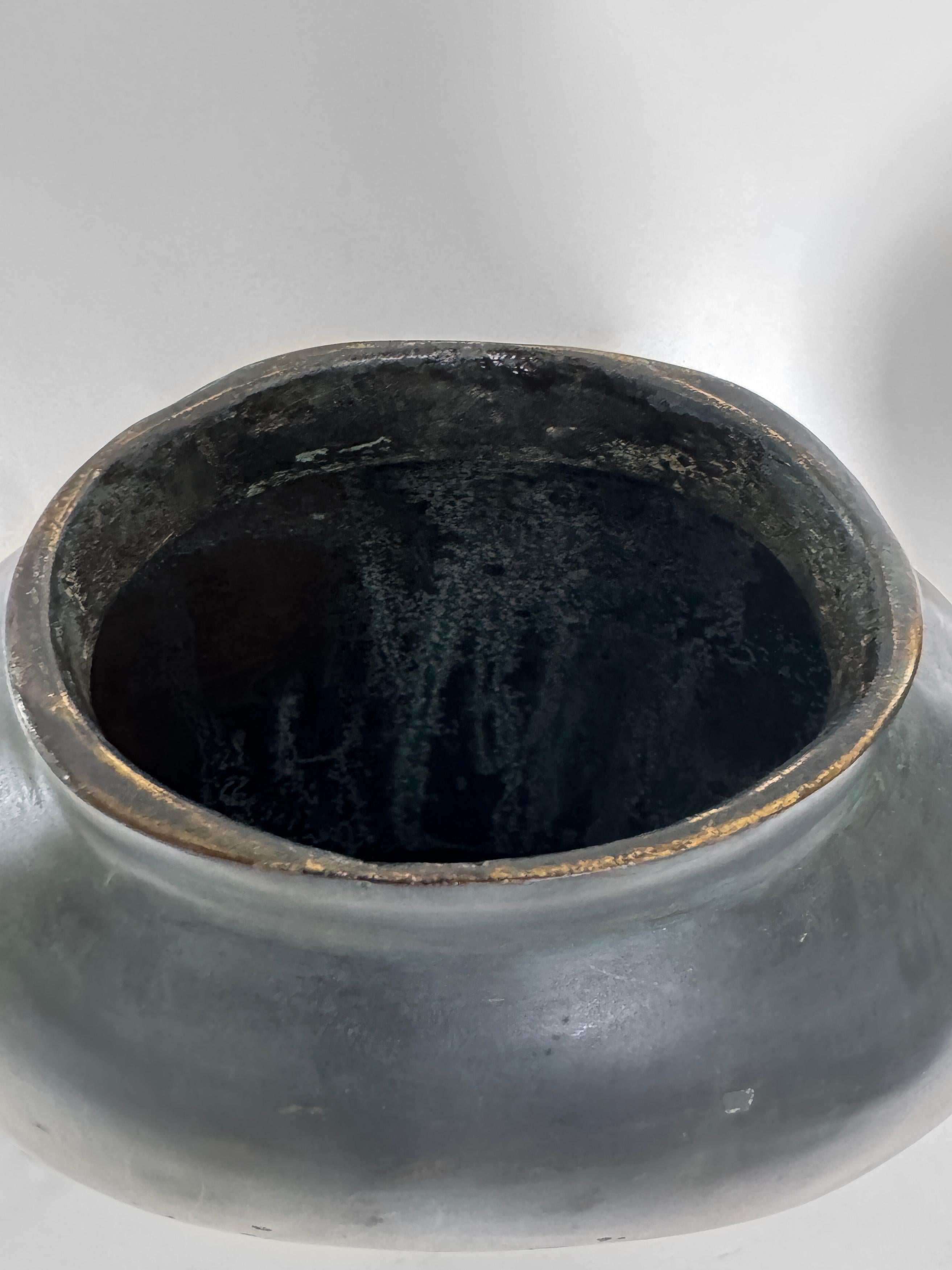 Pair of Early 20th Century Chinese Bronze Urns with Lids For Sale 6