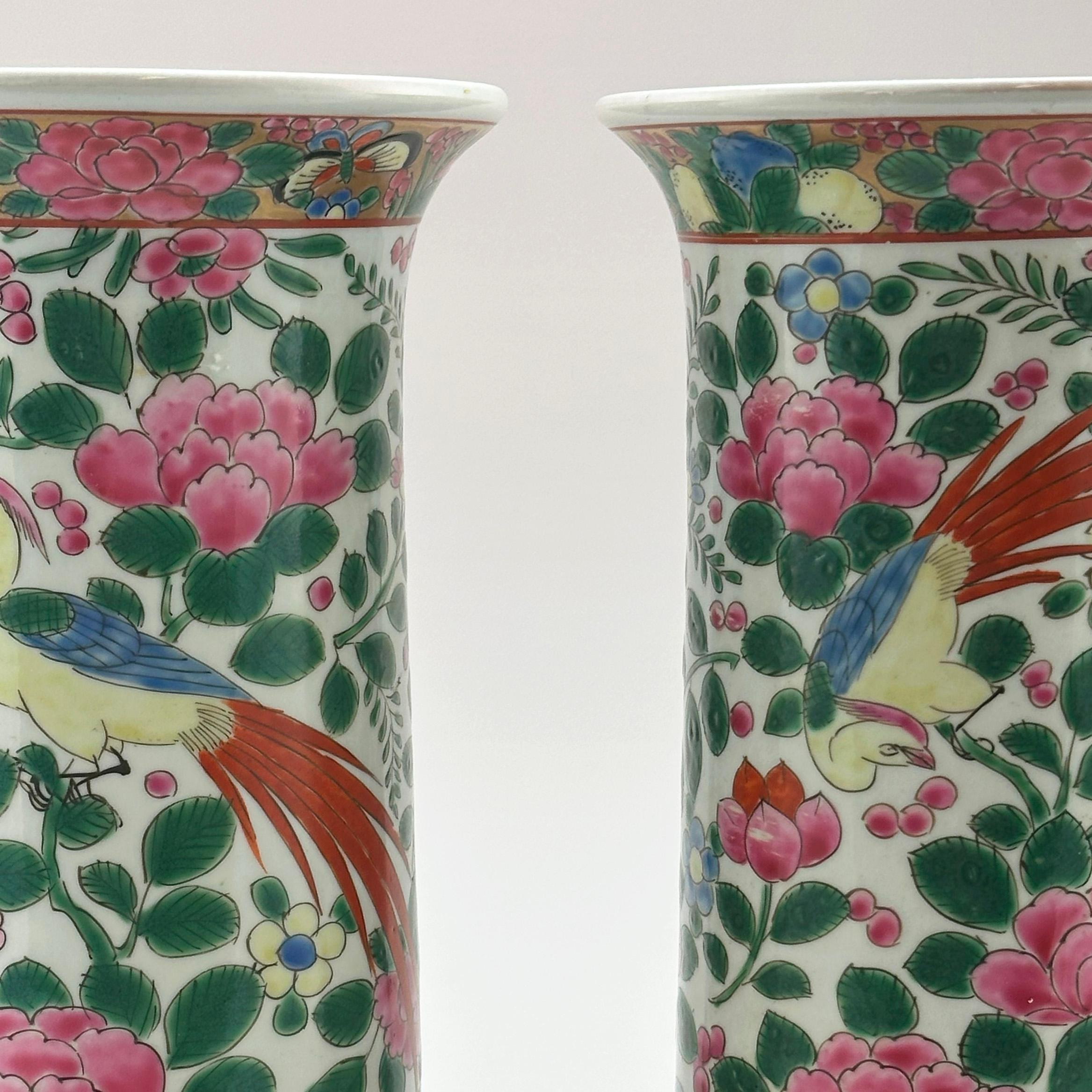 Pair of Early 20th Century Chinese Export Porcelain Famille Rose Spill Vases In Good Condition For Sale In Glasgow, GB