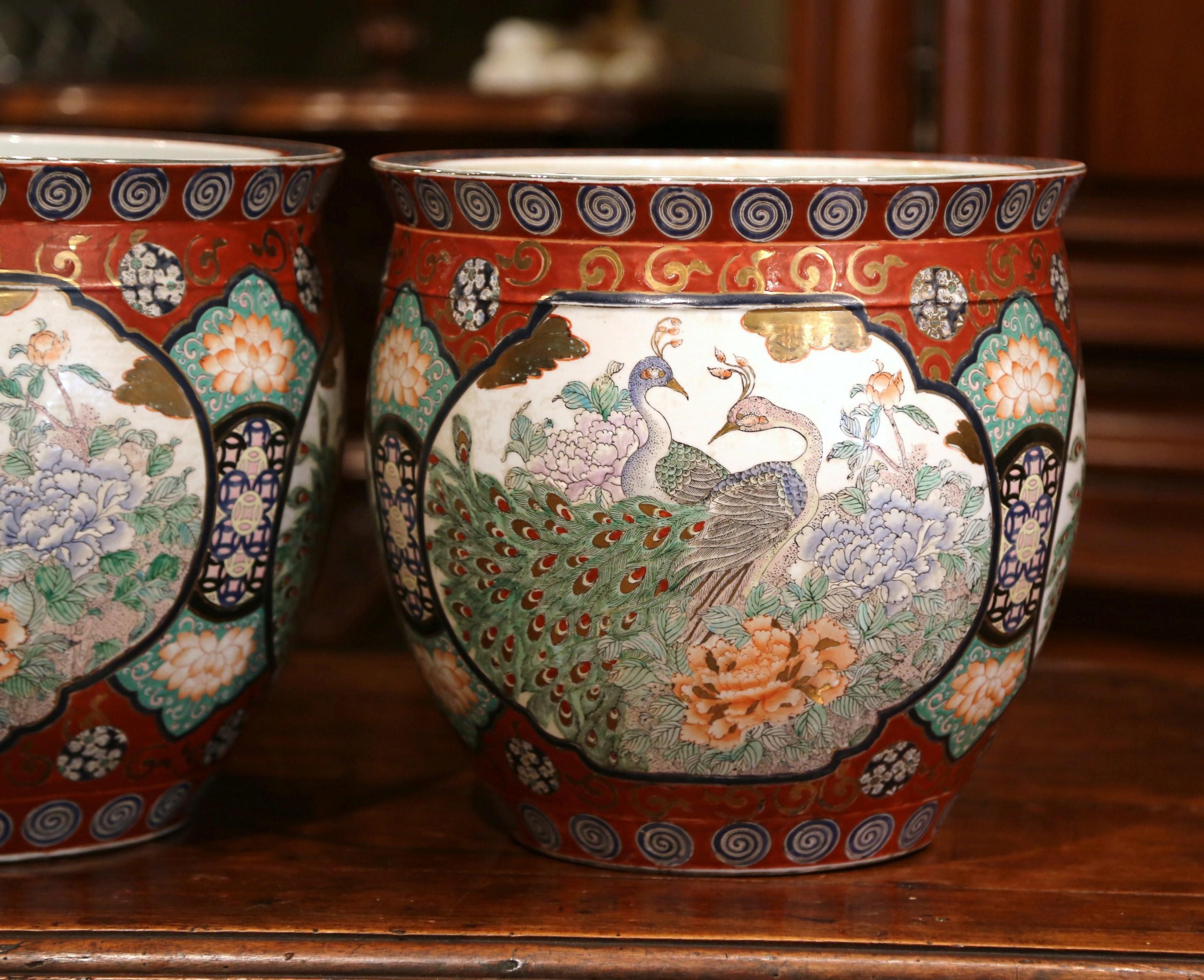 Pair of Early 20th Century Chinese Painted and Gilt Porcelain Planters In Excellent Condition In Dallas, TX